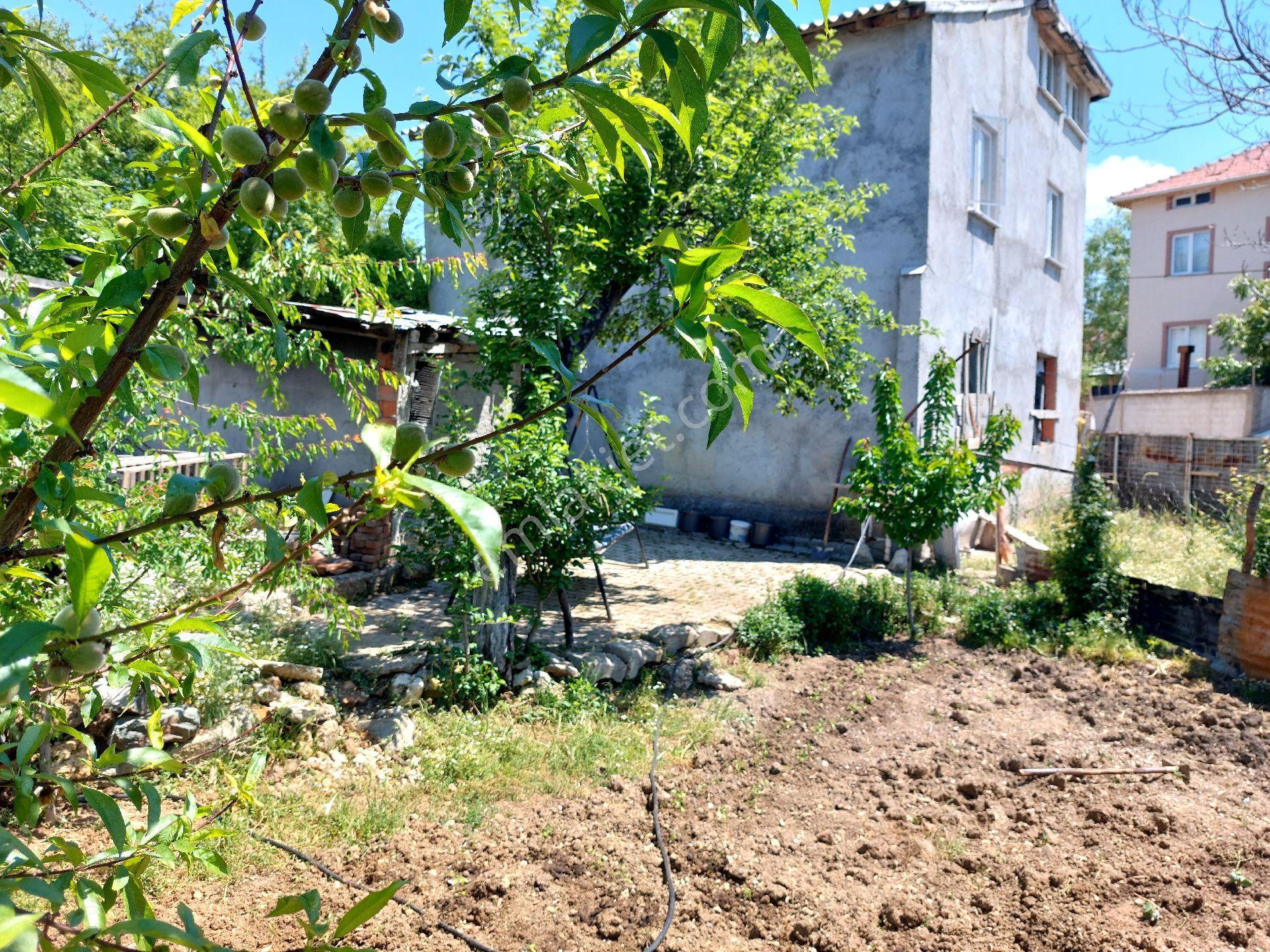 Köy Merkezinde Temiz 3 Katlı - Görsel 12