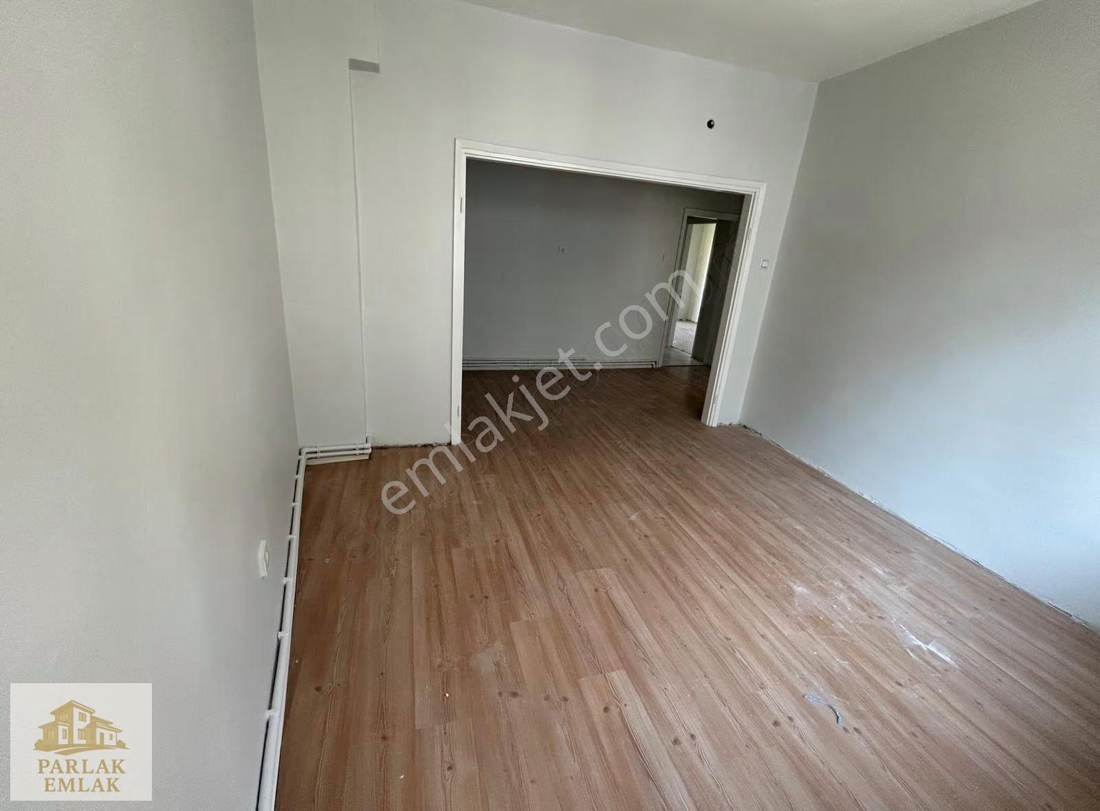 Üsküdar Merkeze Yakın 2+1 70m² Ara Kat Daire!! - Görsel 3