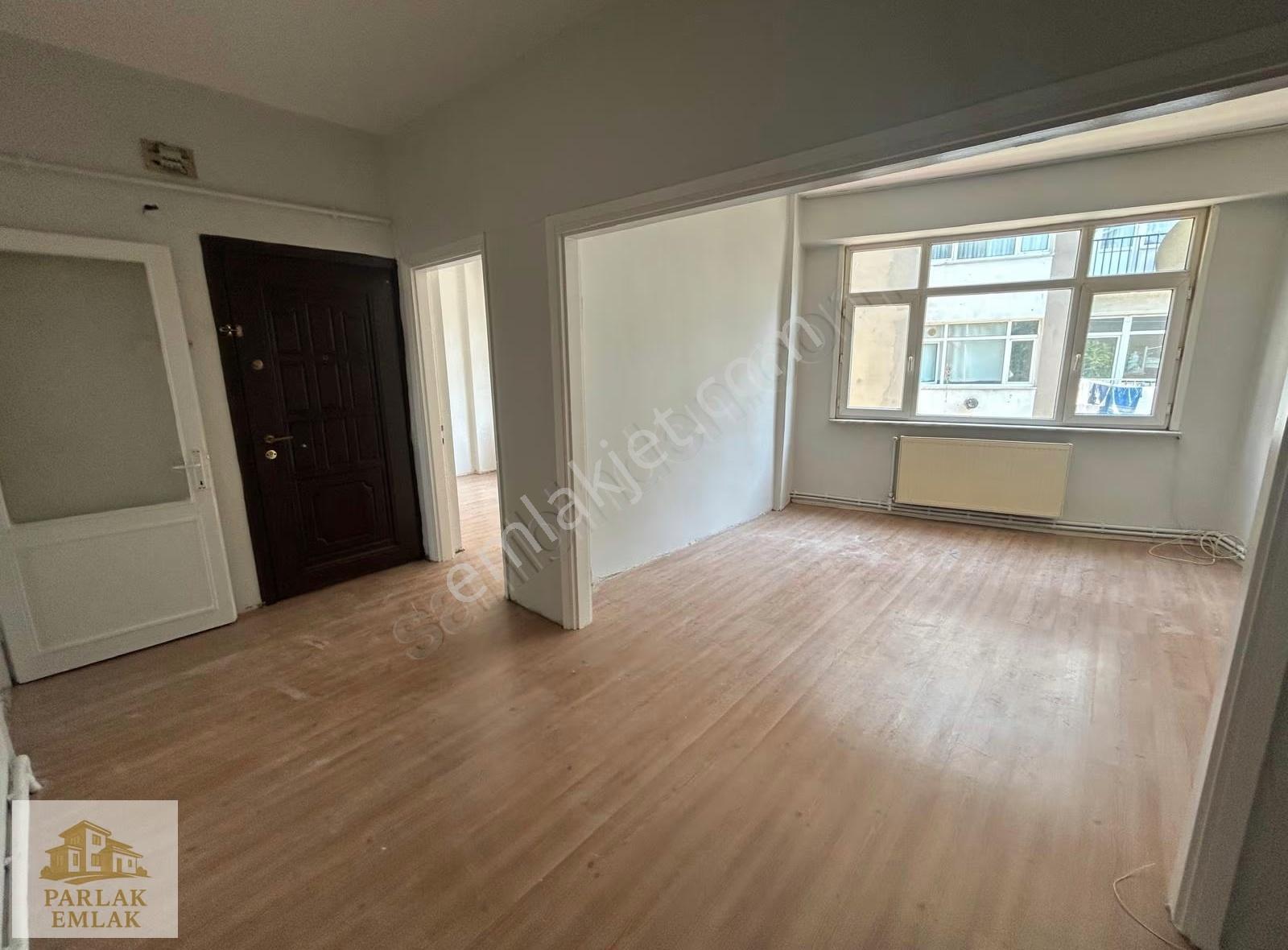 Üsküdar Merkeze Yakın 2+1 70m² Ara Kat Daire!!