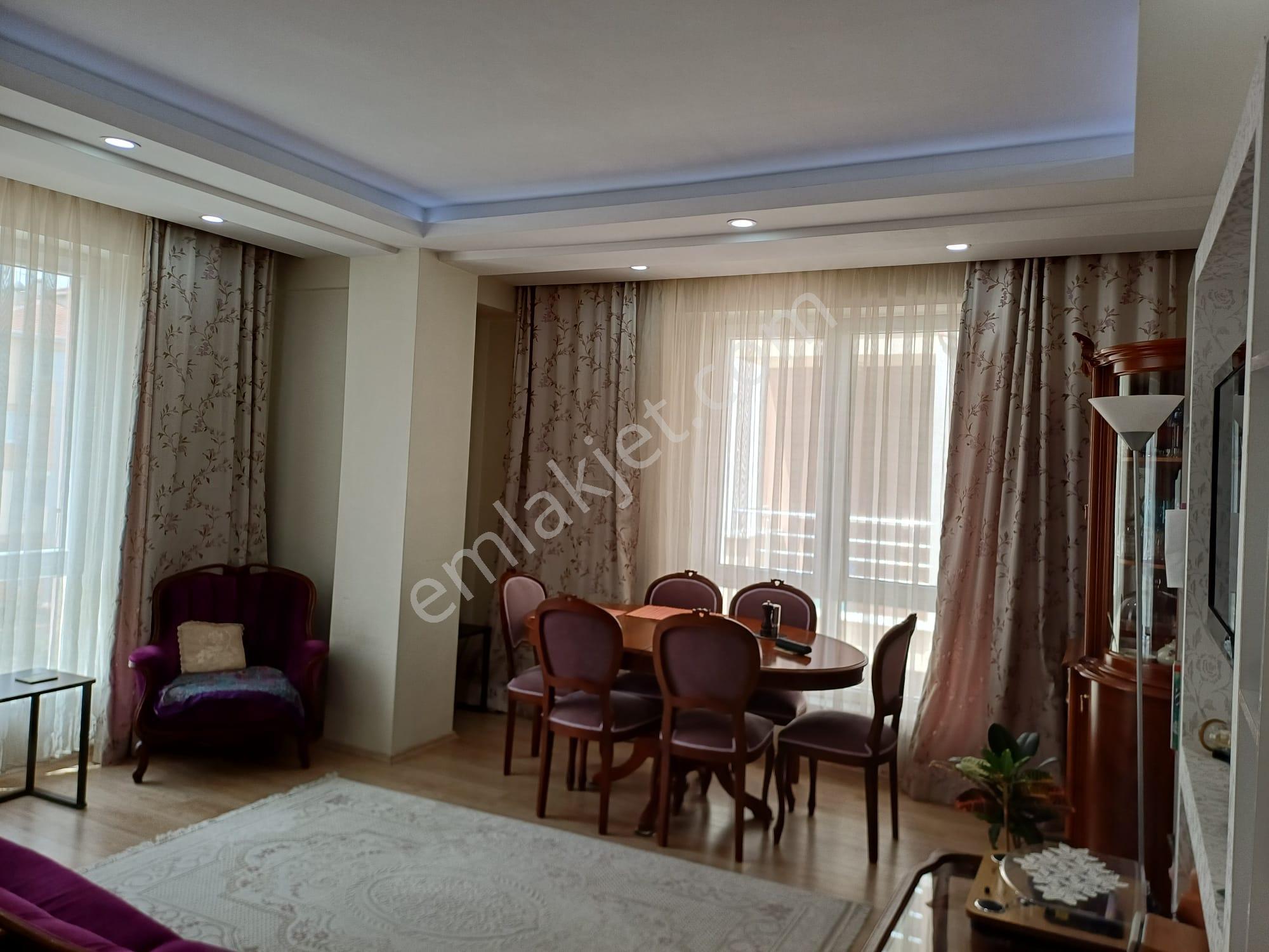 Century 21 Vizyon'dan Bahçelievler'de Satılık 3+1 Daire - Görsel 4