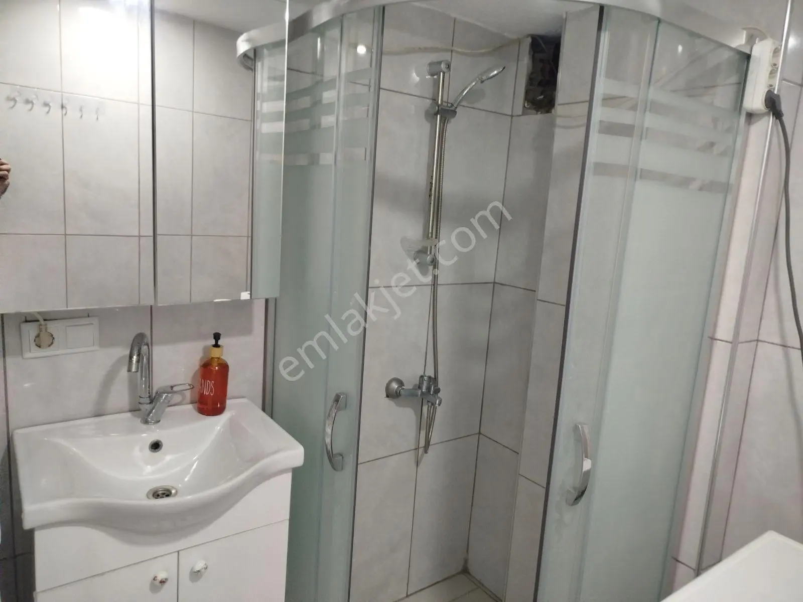 Aker Emlaktan Yunus Emre Mahalledinde 1+1 Full Eşyalı Kiralık Da - Görsel 2