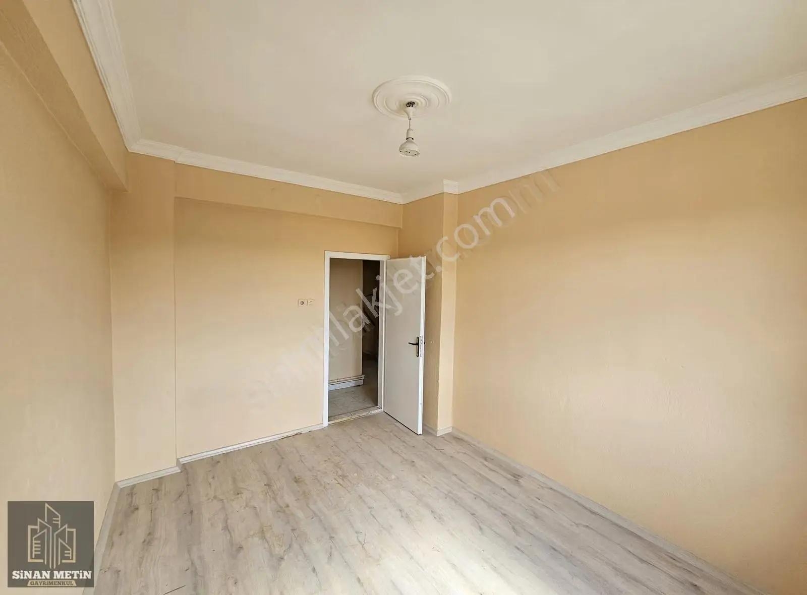 Mta Tramvay Durağı Gherdan Hotel Karşısı Yazırda Kiralık Daire - Görsel 5