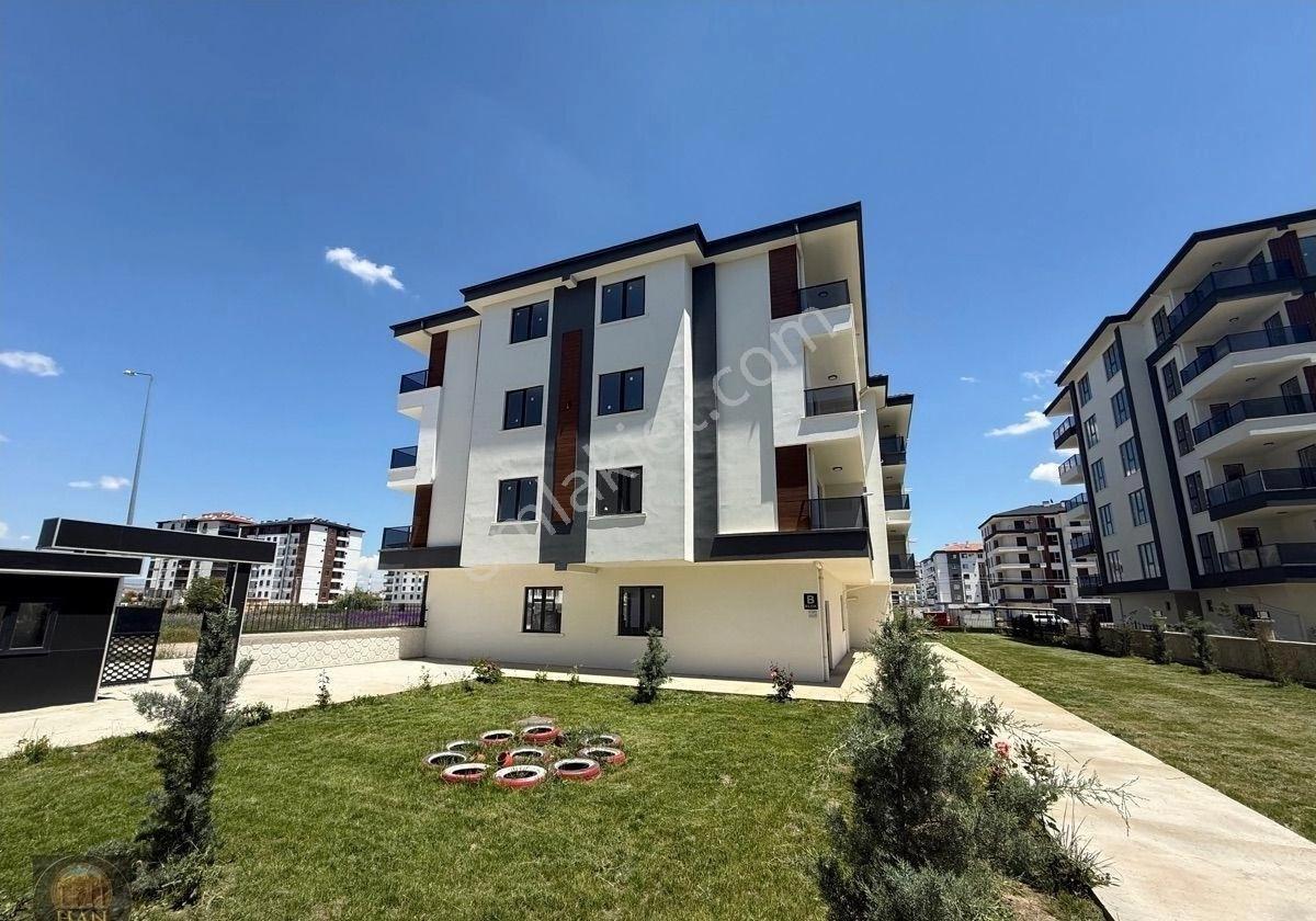 Han Gayrimenkulden Tacin'de Site İçerisinde 2+0 Kiralık Daire - Görsel 11