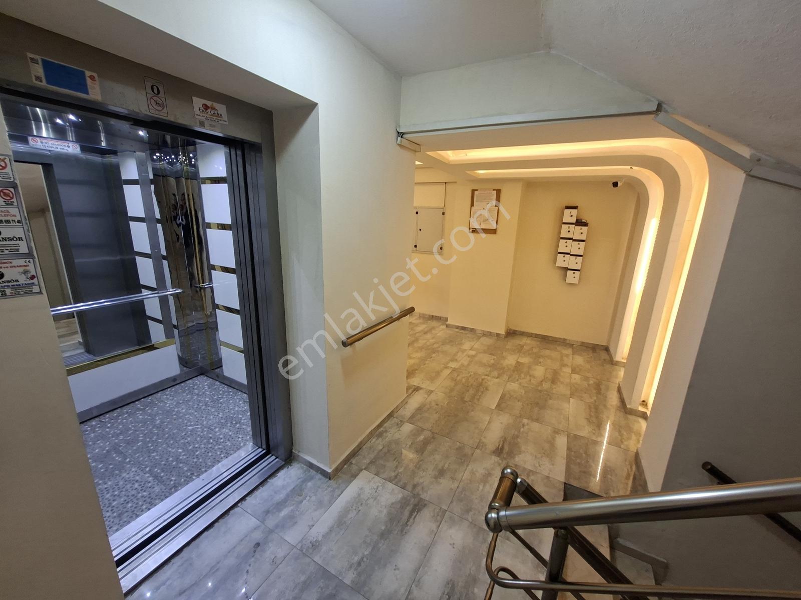 Üniversite Yakın Kiracısı İçinde Eşyalı 2+1 Ara Kat 7 Yıllık - Görsel 19