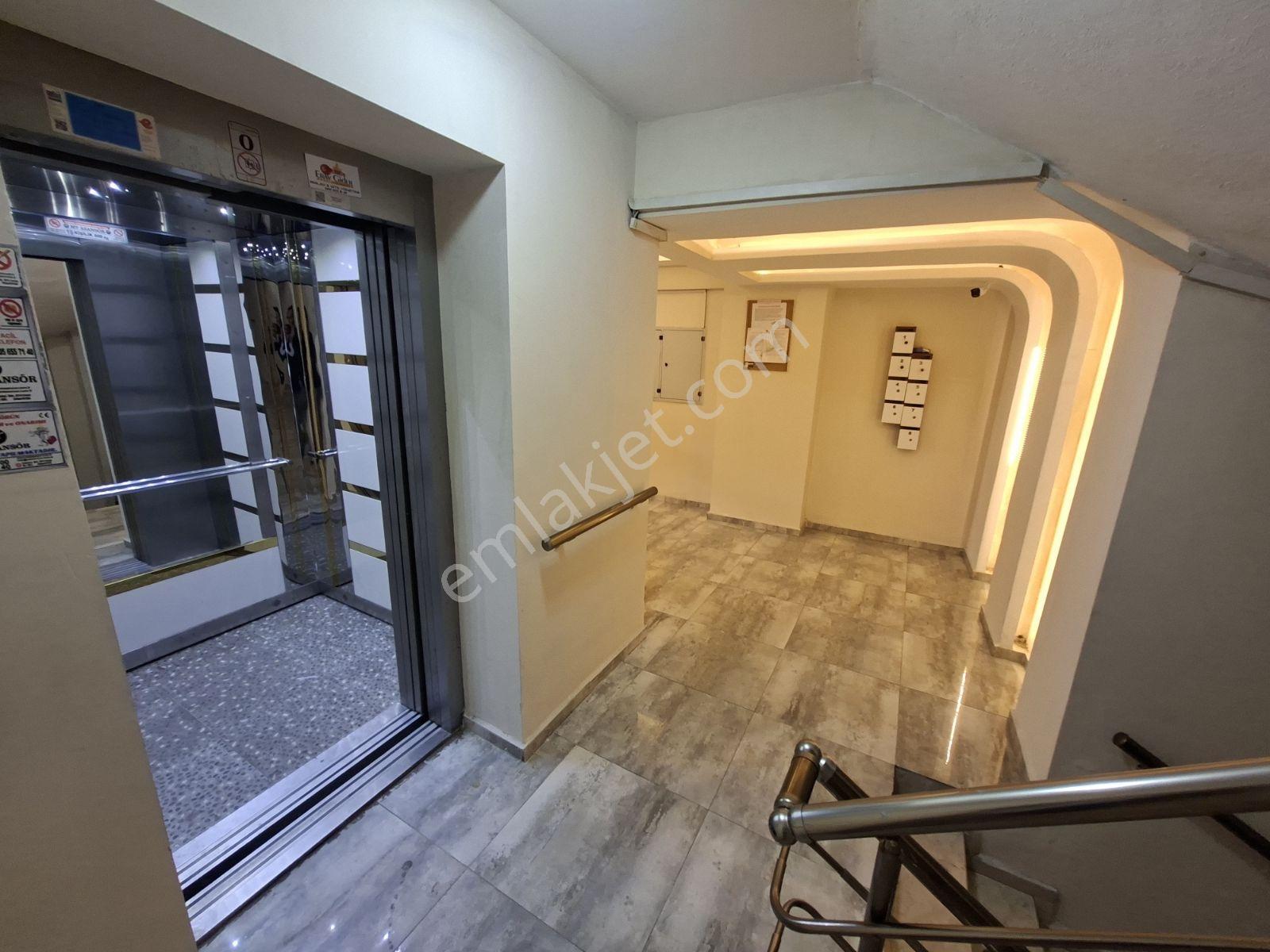 Üniversite Yakın Kiracısı İçinde Eşyalı 2+1 Ara Kat 7 Yıllık - Görsel 31