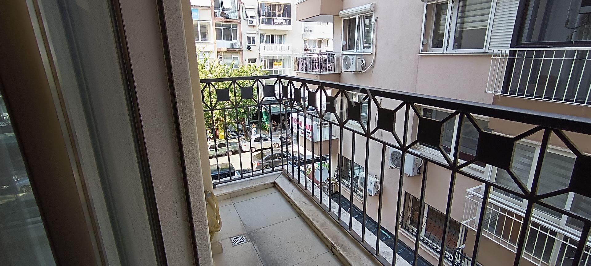 Bostanlı Merkez'de Cemal Gürsel Bulvarı Üzeri 3+1 Satılık Daire - Görsel 21