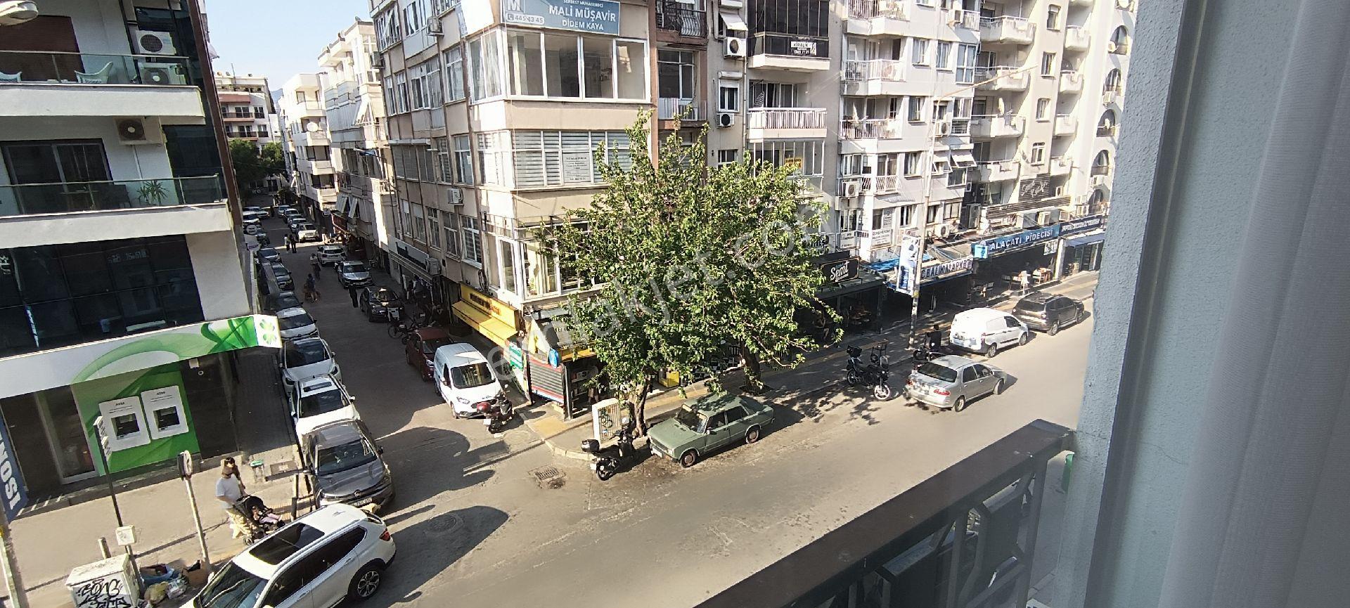 Bostanlı Merkez'de Cemal Gürsel Bulvarı Üzeri 3+1 Satılık Daire - Görsel 32