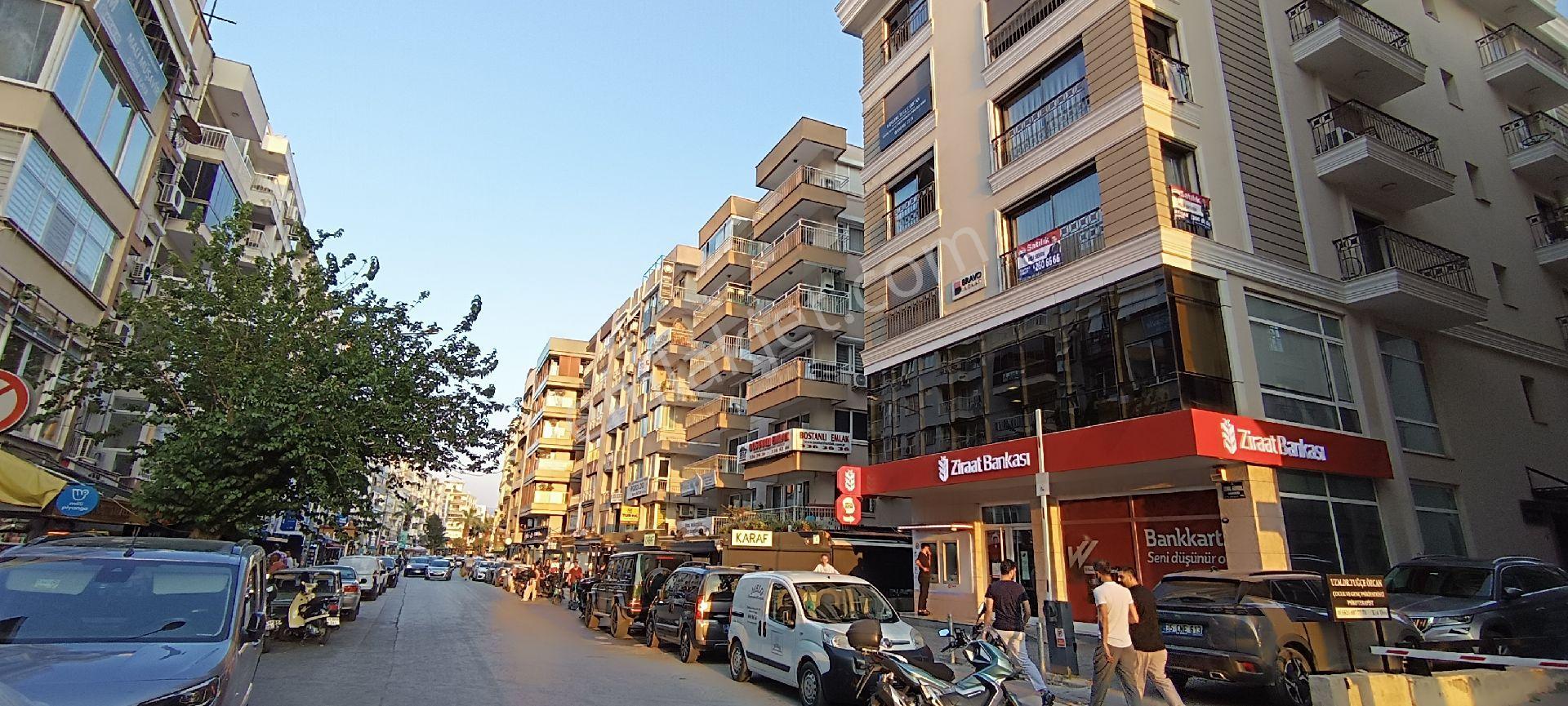 Bostanlı Merkez'de Cemal Gürsel Bulvarı Üzeri 3+1 Satılık Daire - Görsel 3