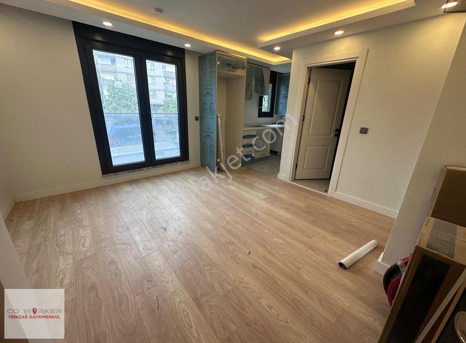 Ataşehır 3004 Cadde Üzeri Hakan Plaza Kiralık 1+1 0 Daire