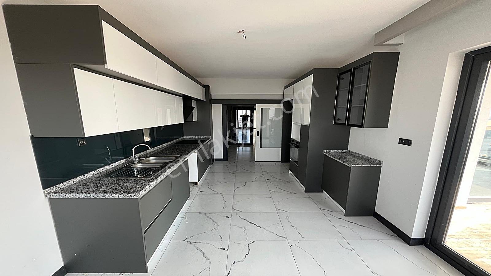 Yenikent Emlak'tan Bağlife Konutlarında Memur Şartlı Kiralık 4+1