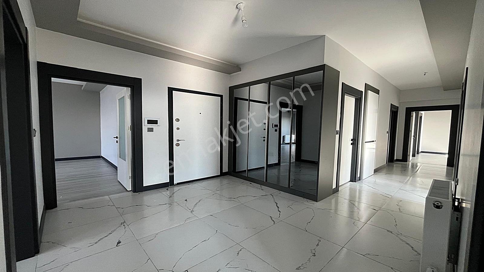 Yenikent Emlak'tan Bağlife Konutlarında Memur Şartlı Kiralık 4+1 - Görsel 14