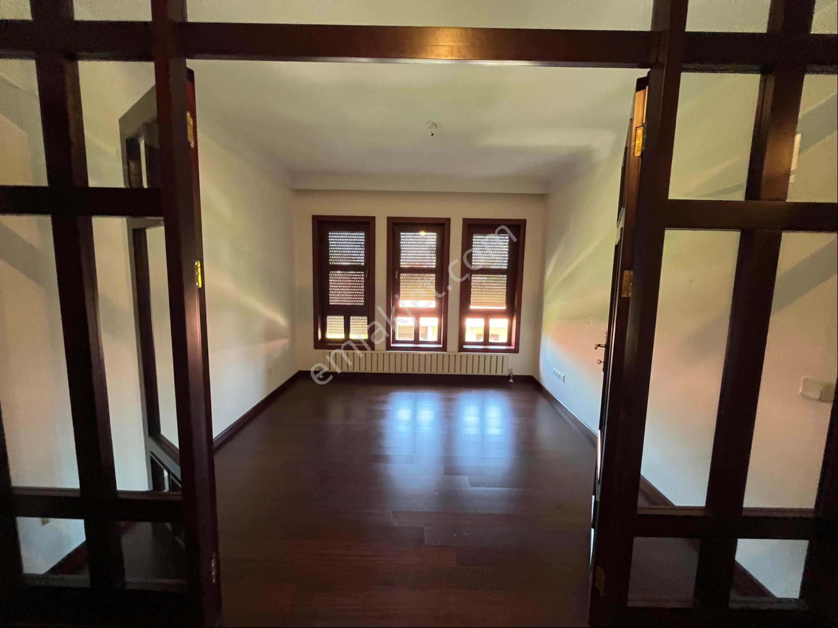 Mesa Koru Kayın Sokak 5 + 2 Kapalı Garajlı 200 Metre² Bahçeli Triplex Villa - Görsel 40