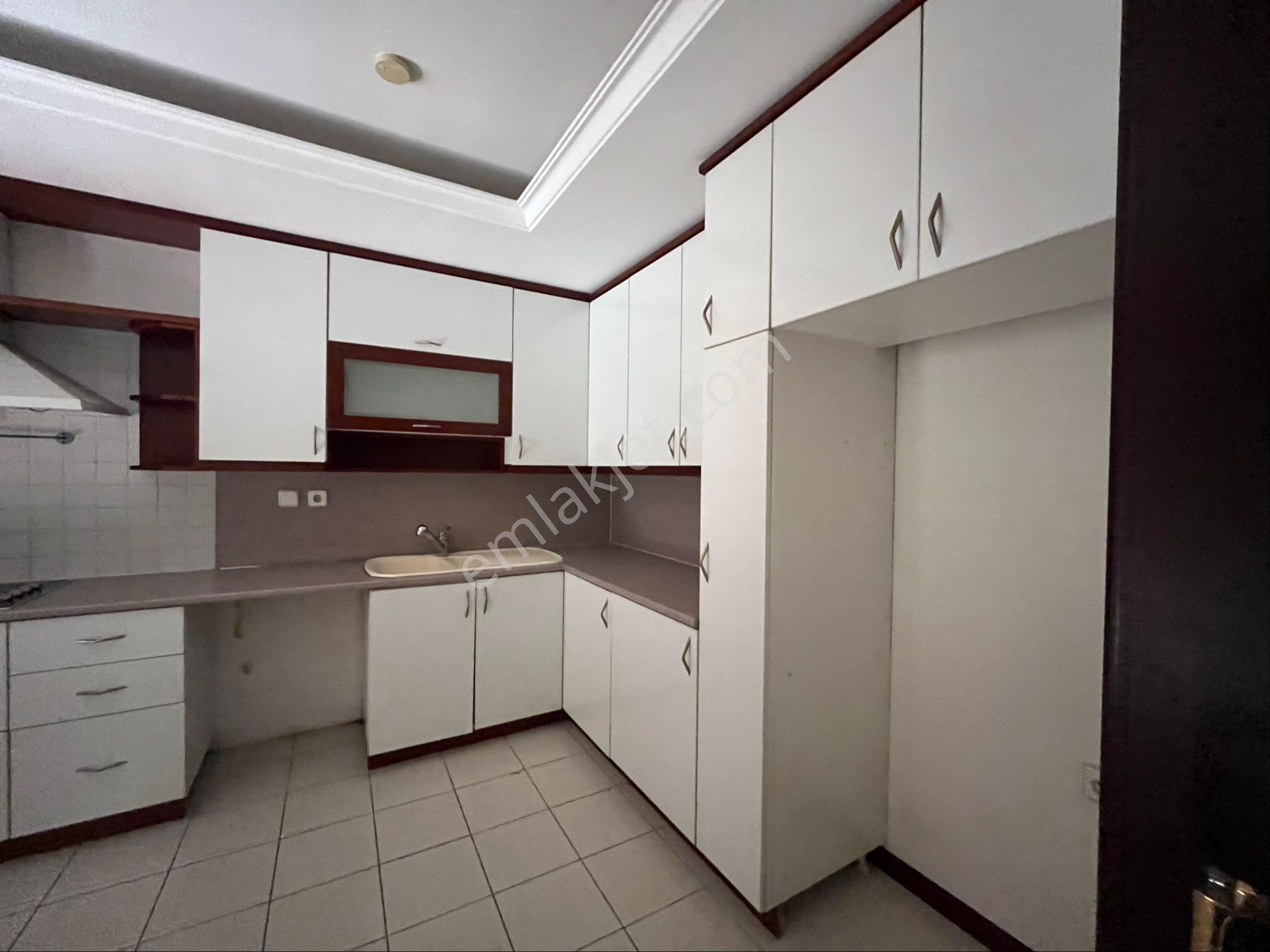 Mesa Koru Kayın Sokak 5 + 2 Kapalı Garajlı 200 Metre² Bahçeli Triplex Villa - Görsel 11