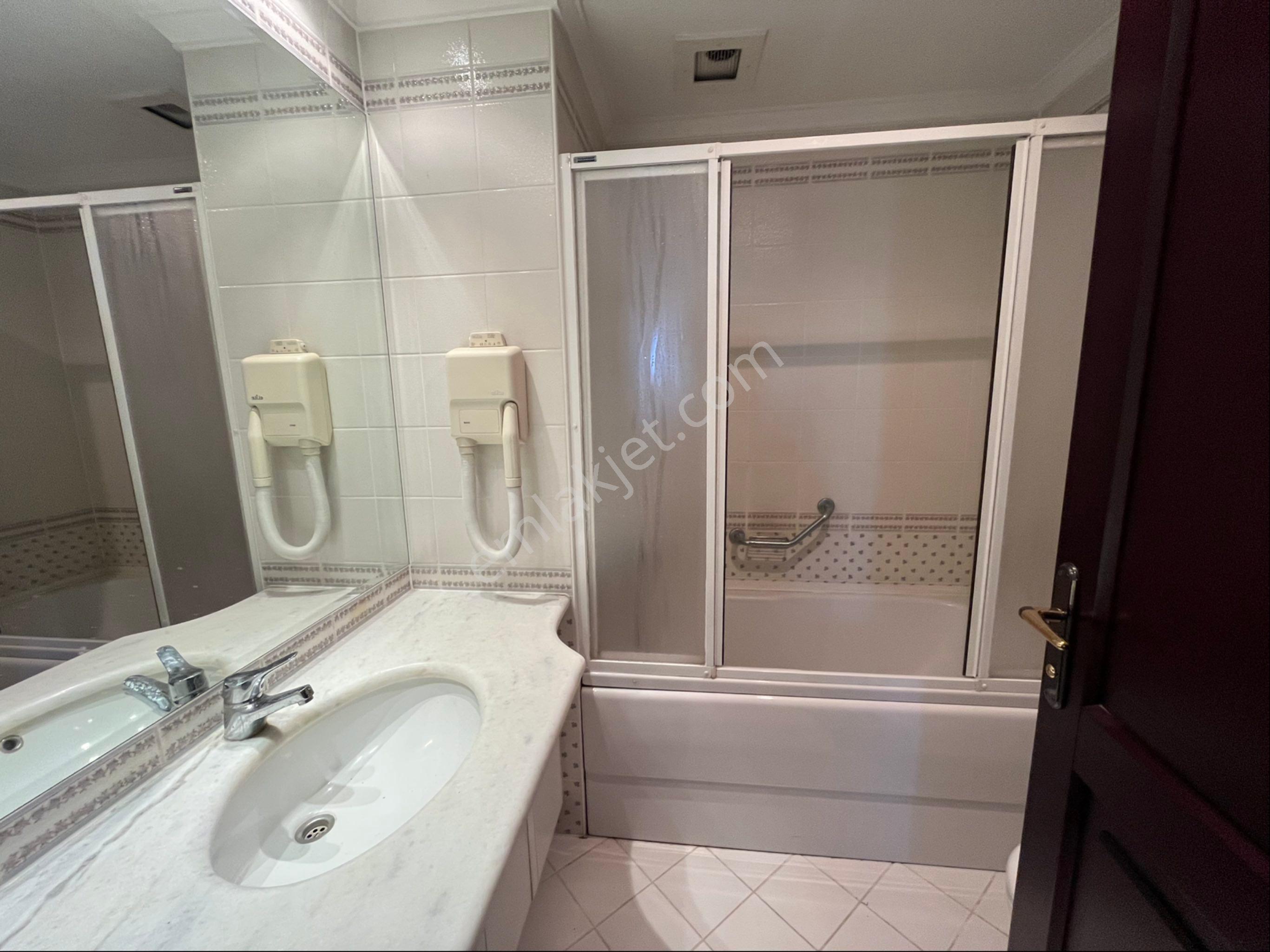 Mesa Koru Kayın Sokak 5 + 2 Kapalı Garajlı 200 Metre² Bahçeli Triplex Villa - Görsel 36