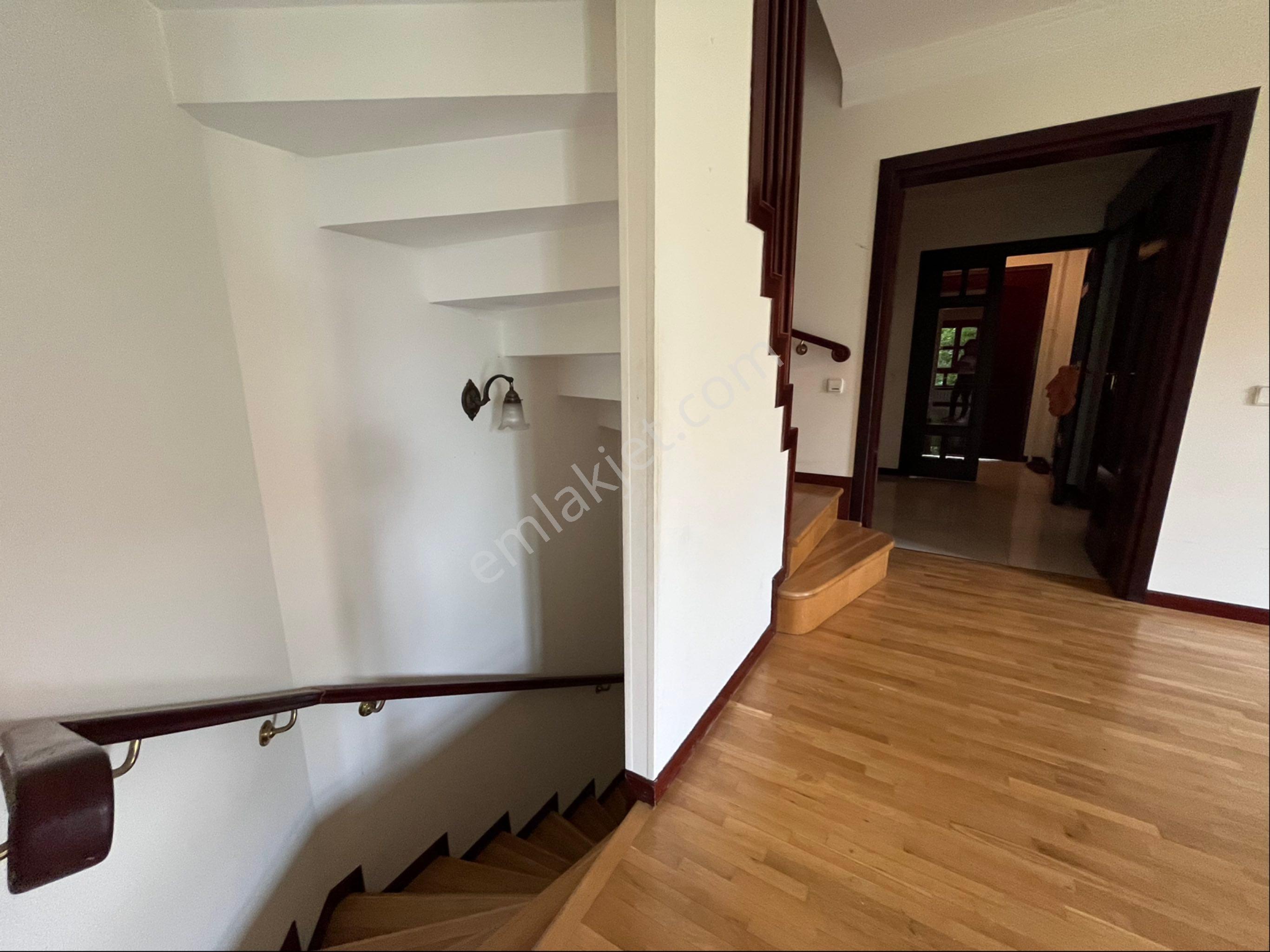 Mesa Koru Kayın Sokak 5 + 2 Kapalı Garajlı 200 Metre² Bahçeli Triplex Villa - Görsel 5