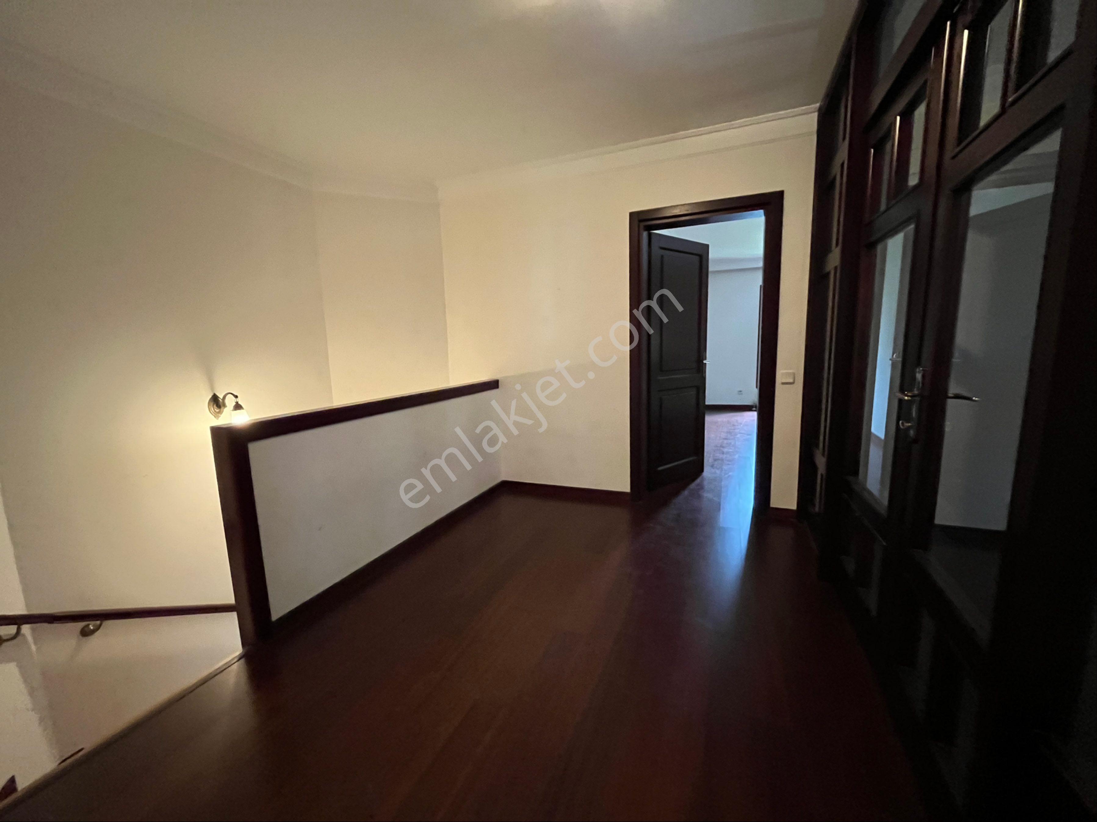 Mesa Koru Kayın Sokak 5 + 2 Kapalı Garajlı 200 Metre² Bahçeli Triplex Villa - Görsel 21