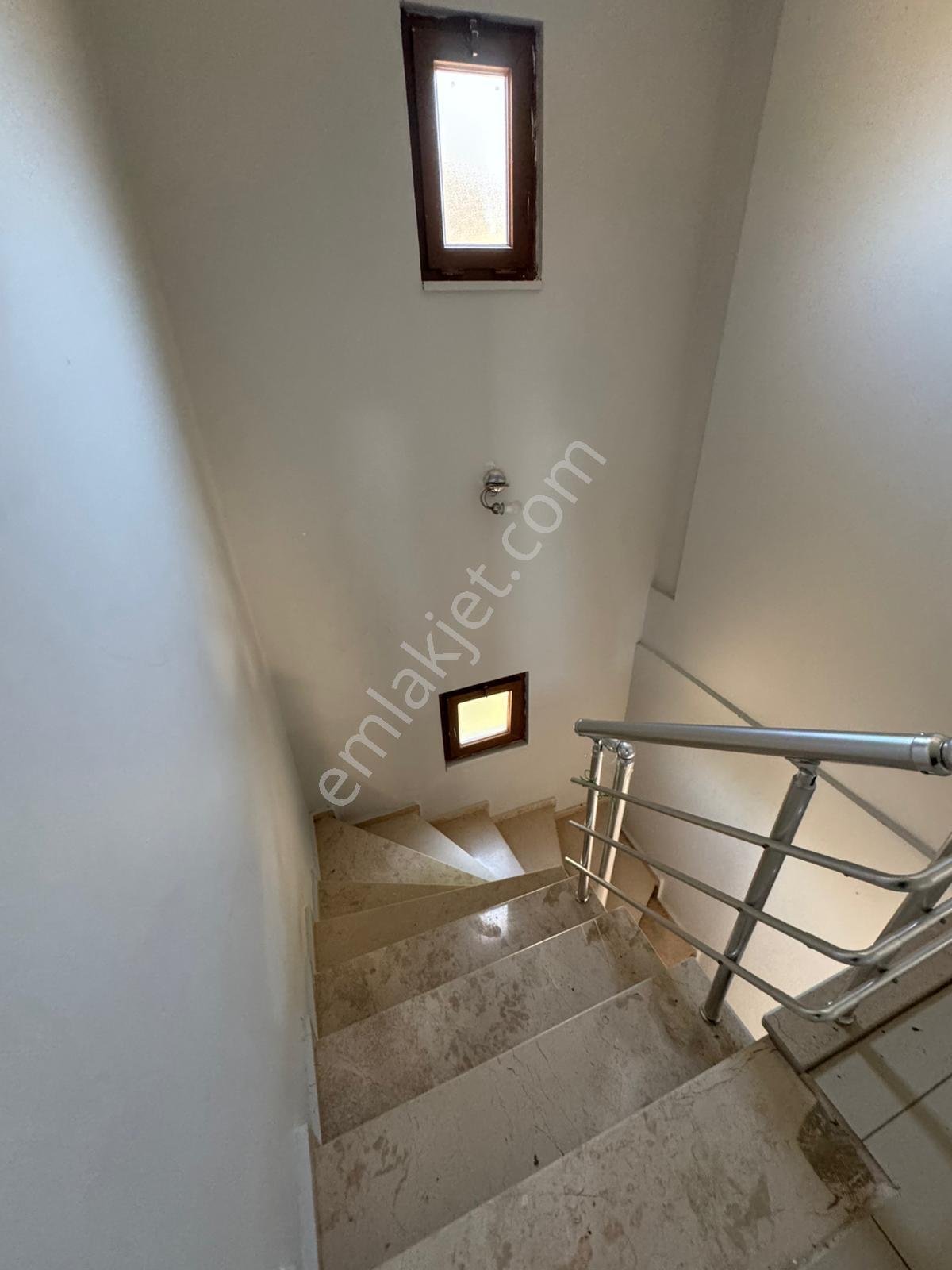 Ayvalık Aliçetinkaya Mahallesin'de 5+2 Satılık Villa - Görsel 13