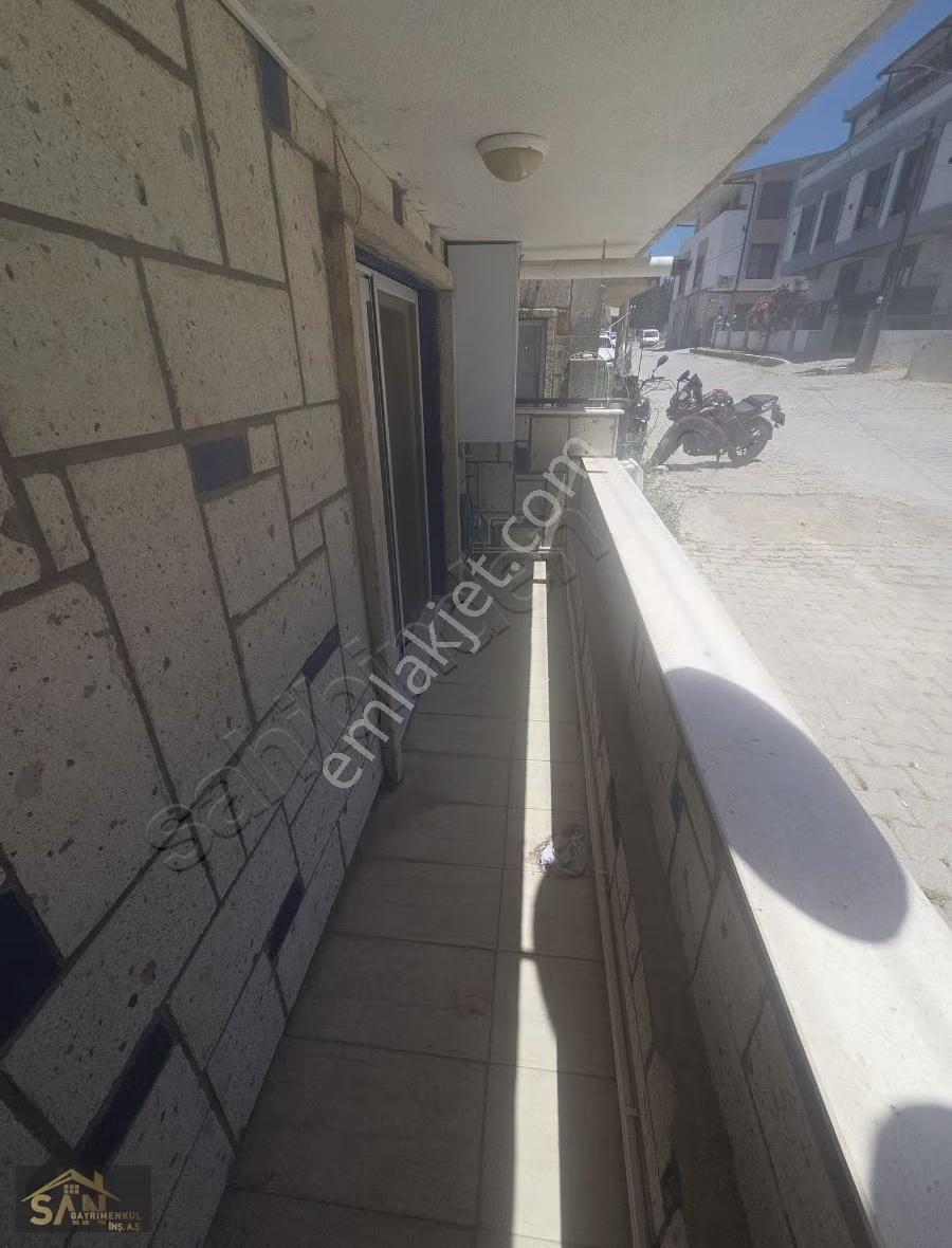 Urla Merkezde Kiralık 1+1 Daire