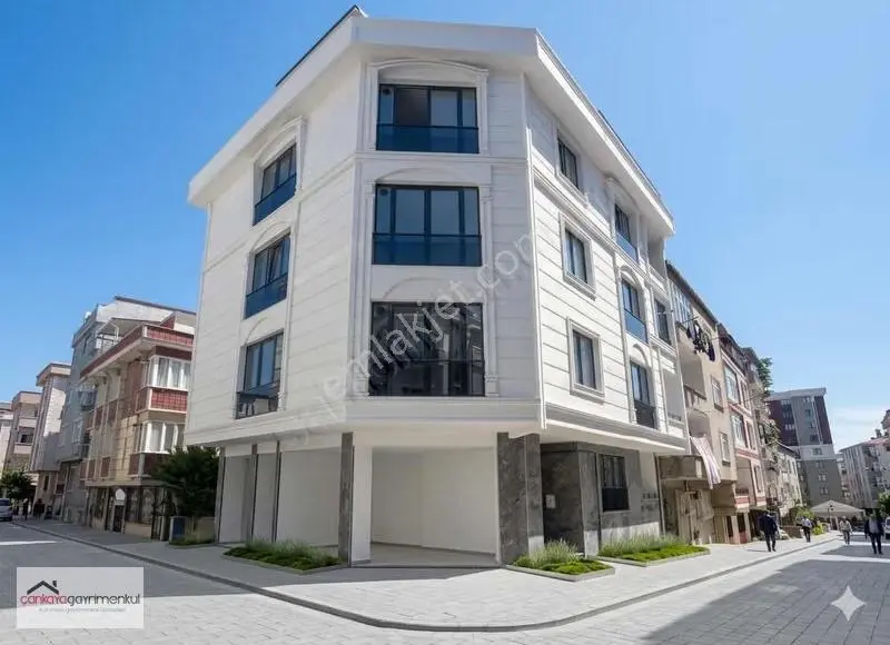 Halkalının Tam Merkezinde 2+1 Tek Daire Üzeri Yüksek Giriş Daire
