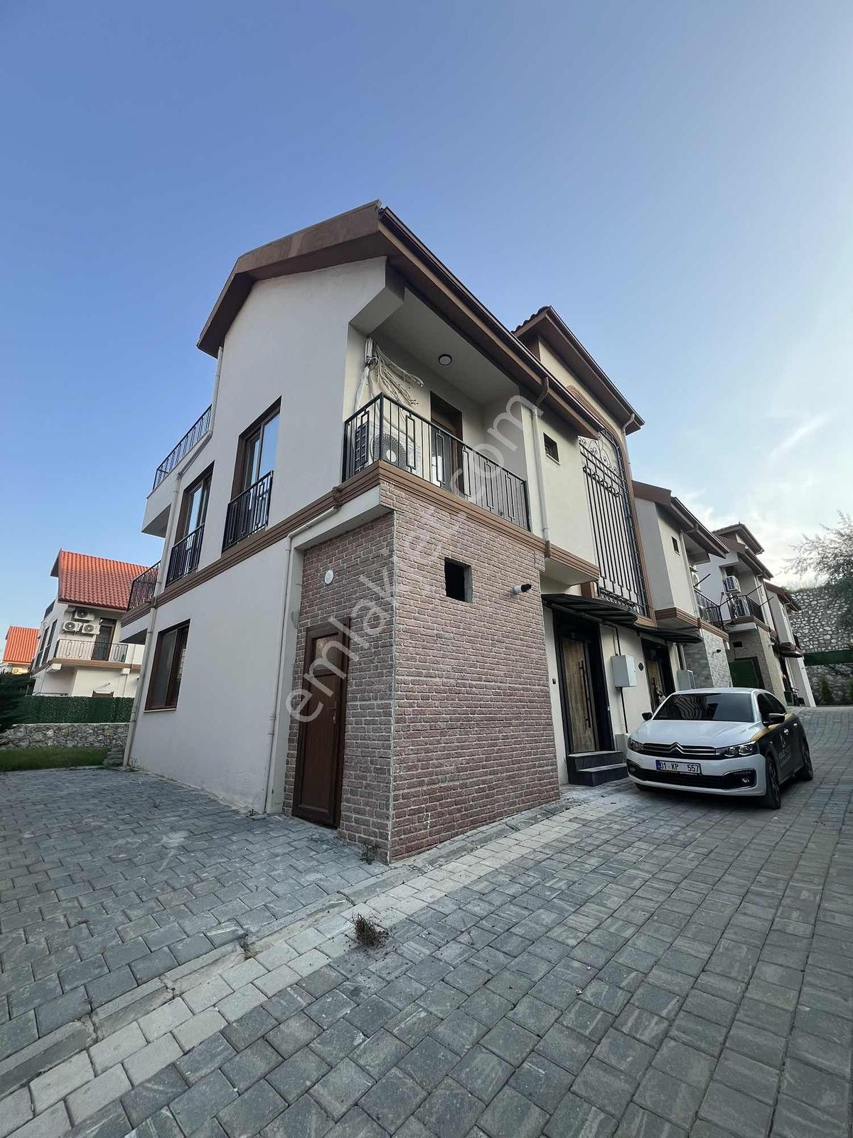 Kulepark~farkıyla~şambayatı~sitede~4+1~bağımsız~havuzlu~bahçeli