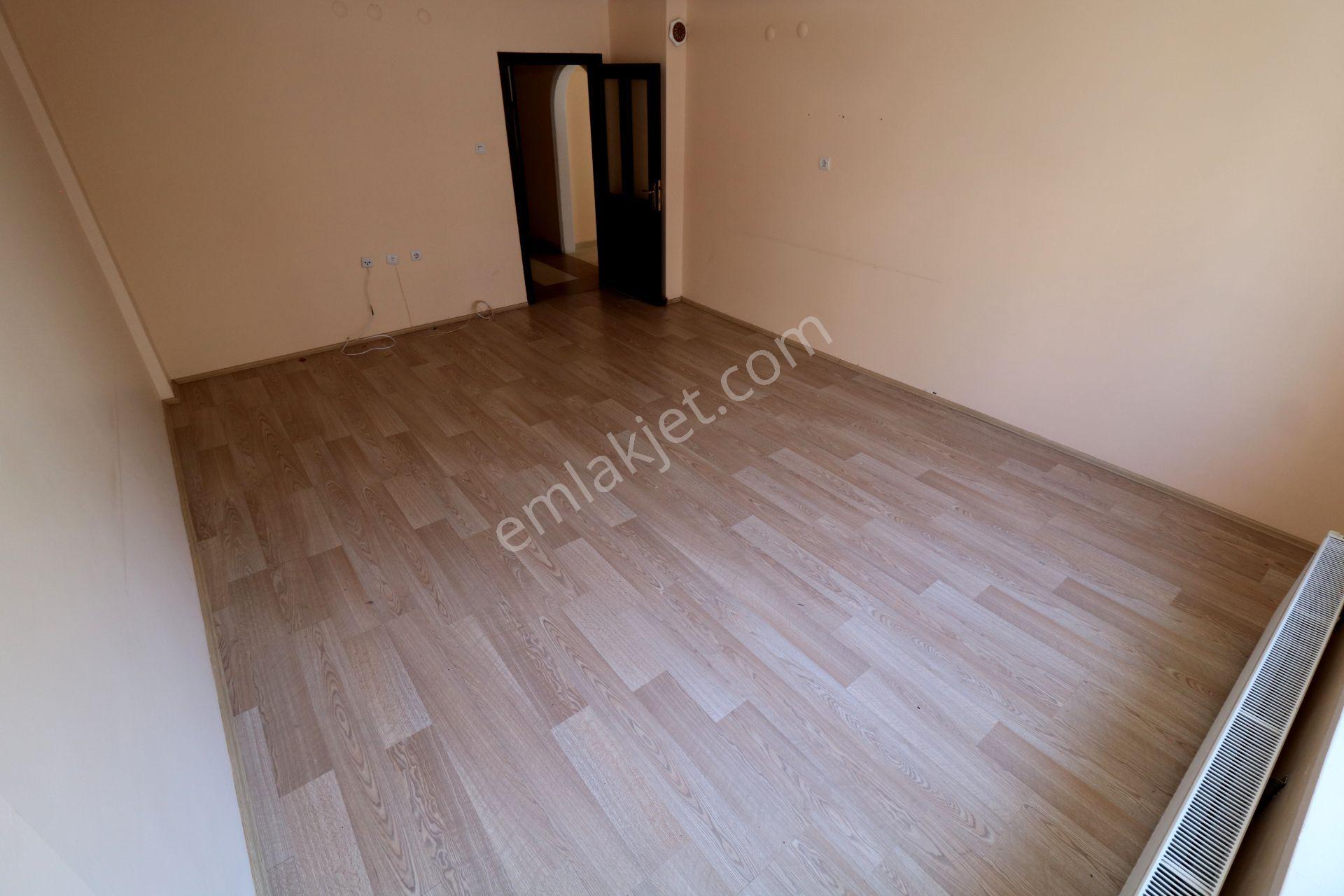 Emre Emlaktan Ahi Mesut Bulv Yanı Arakat Asansörlü Kiralık 3+1 Daire - Görsel 2
