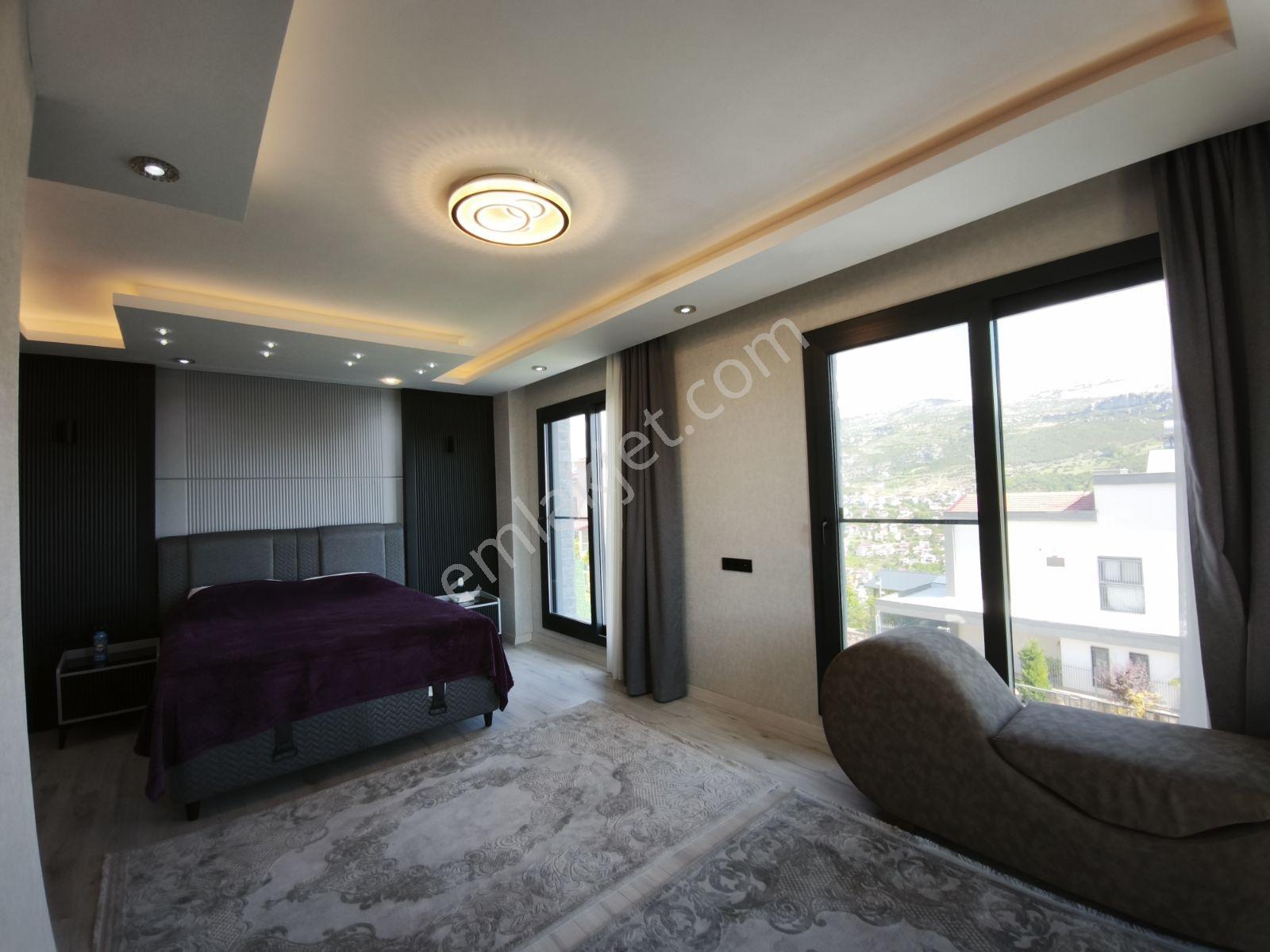 Soğucak'da Manzaralı Özel Yapım Villa - Görsel 13