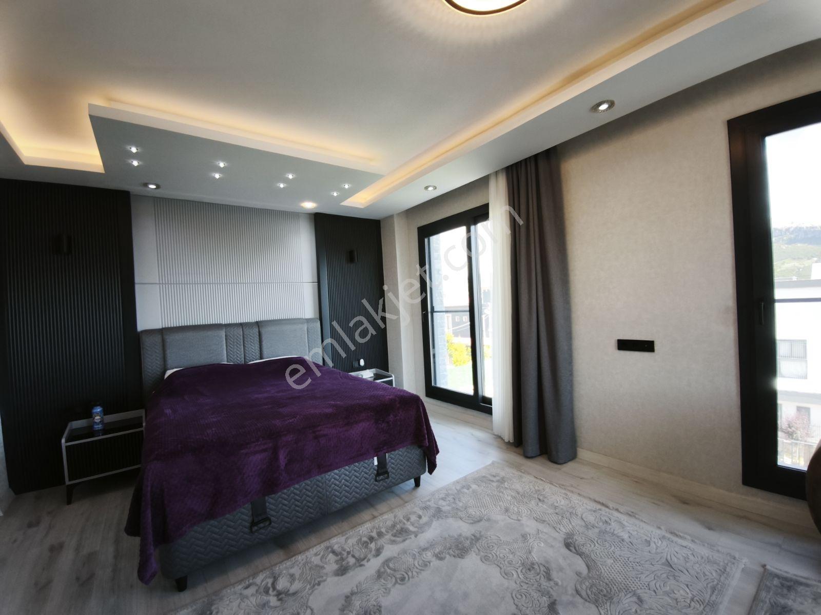 Soğucak'da Manzaralı Özel Yapım Villa - Görsel 11