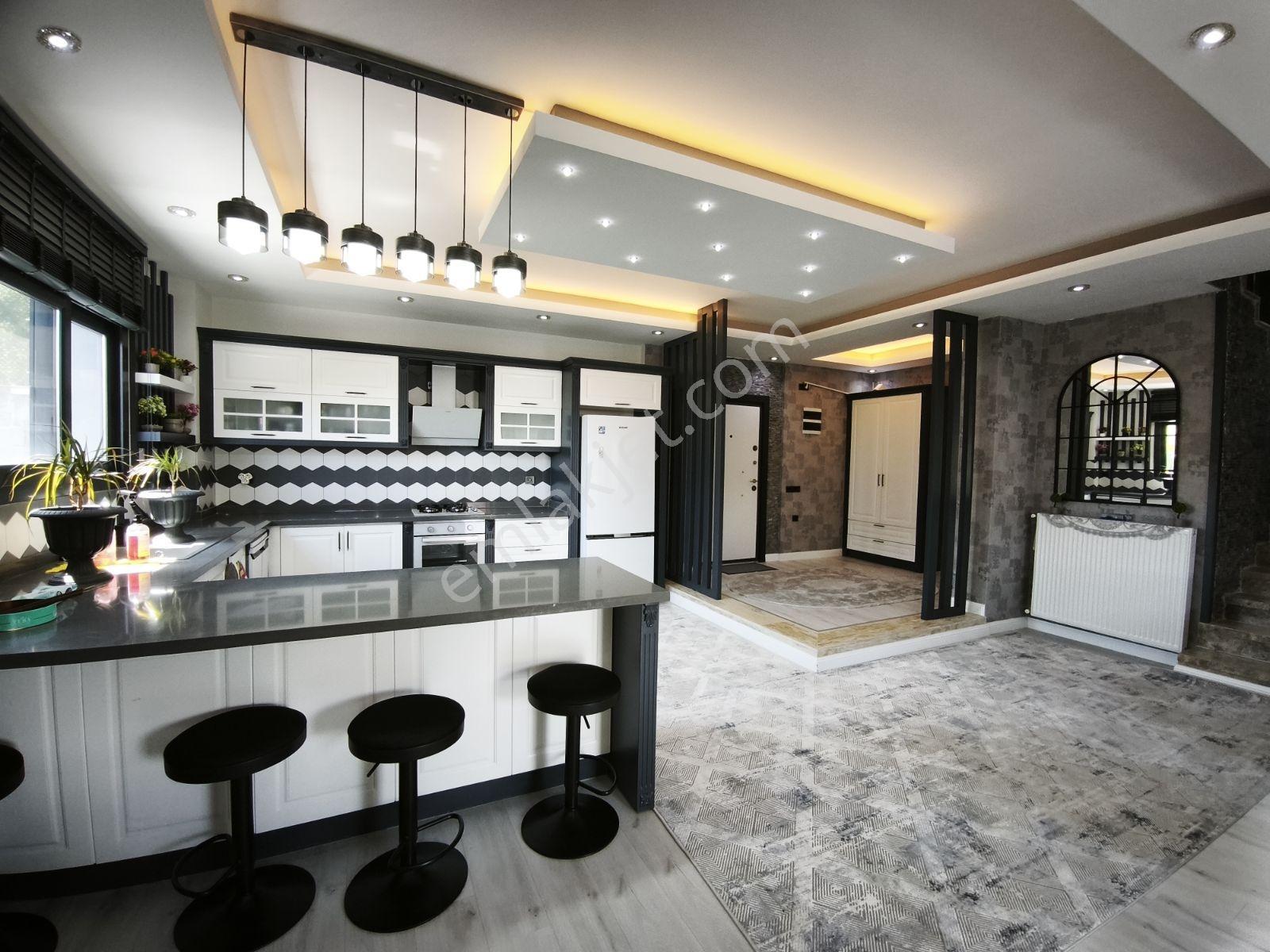 Soğucak'da Manzaralı Özel Yapım Villa - Görsel 31
