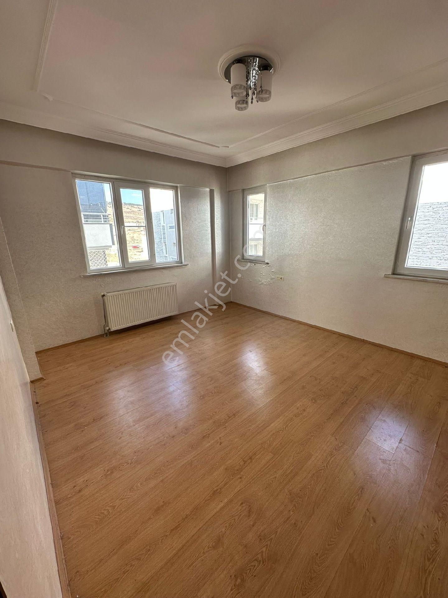 Emek Sitesi’nde Orta Kat Geniş Kiralık 3+1 Daire - Görsel 11