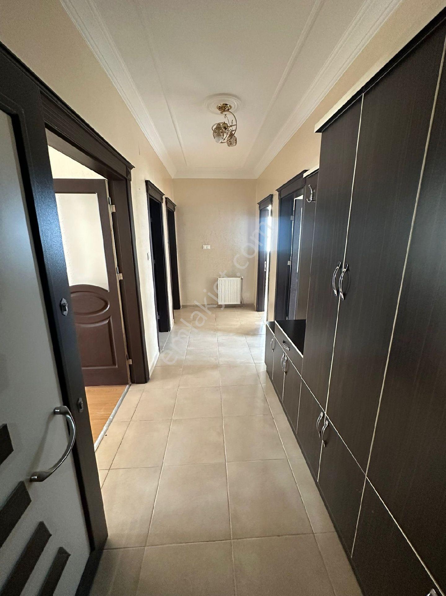 Emek Sitesi’nde Orta Kat Geniş Kiralık 3+1 Daire