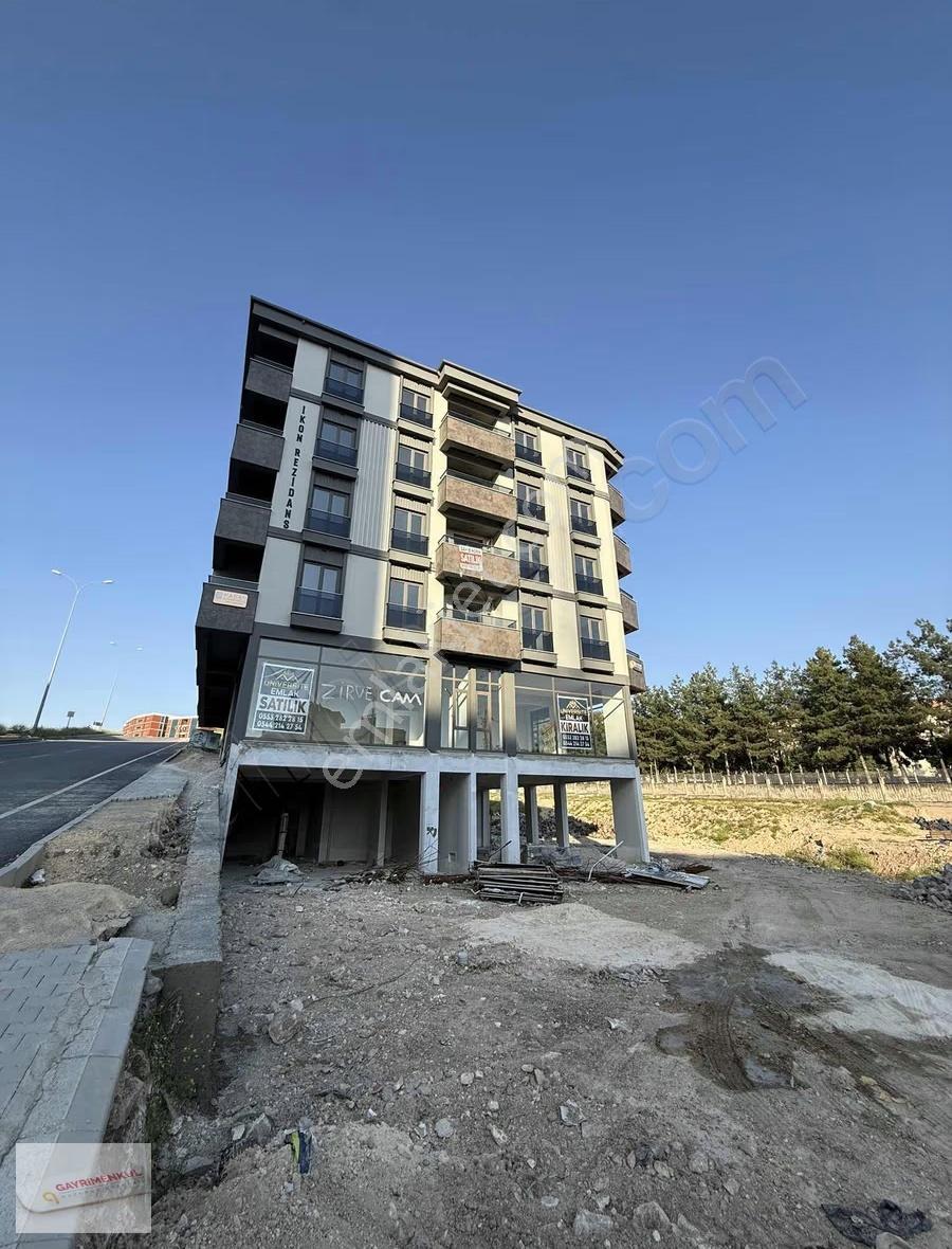 Üniversite Bölgesi Satılık Köşe Başı Dükkan
