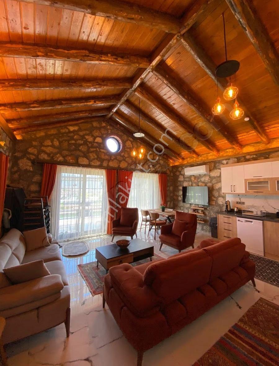 Fethiye Patlangıç'da Muhteşem Manzaralı 2+1 Havuzlu Taş Villa