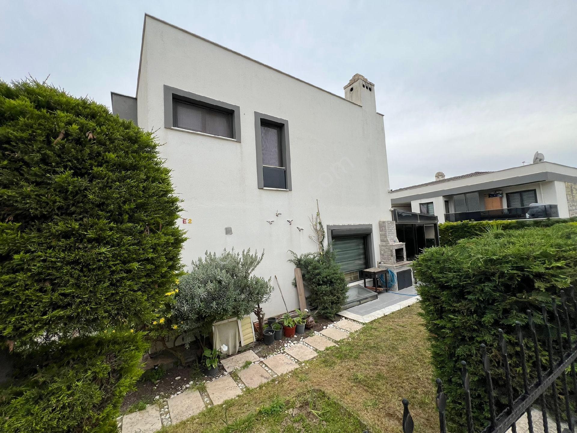 Kuşadası'nda Özel Havuzlu Müstakil 4+1 Villa - Görsel 5
