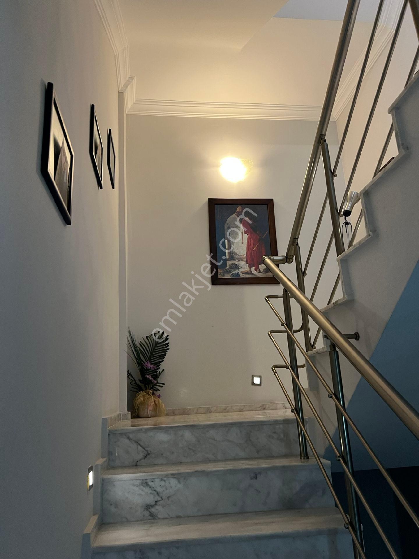 Kuşadası'nda Özel Havuzlu Müstakil 4+1 Villa - Görsel 23