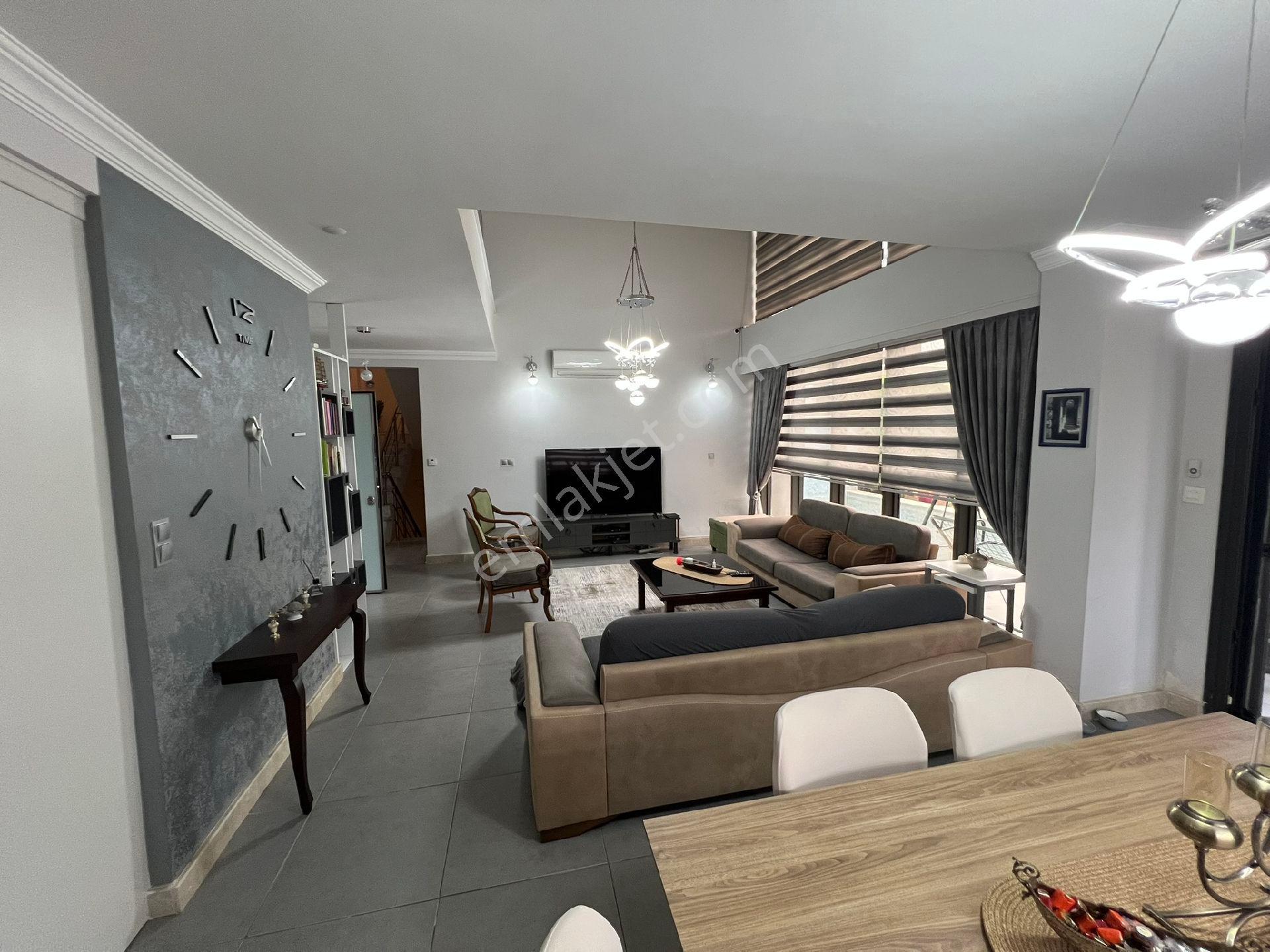 Kuşadası'nda Özel Havuzlu Müstakil 4+1 Villa - Görsel 10