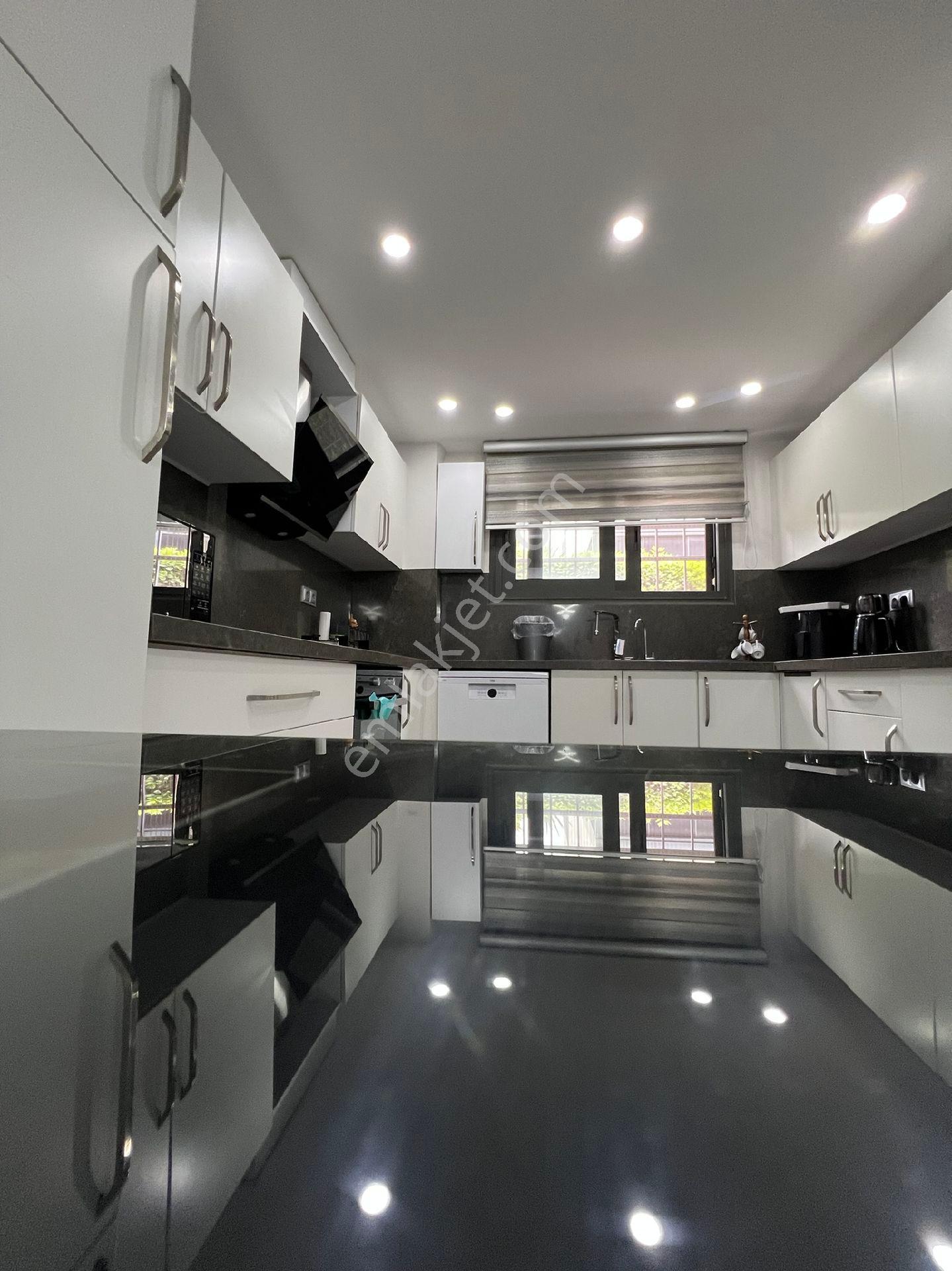Kuşadası'nda Özel Havuzlu Müstakil 4+1 Villa - Görsel 11