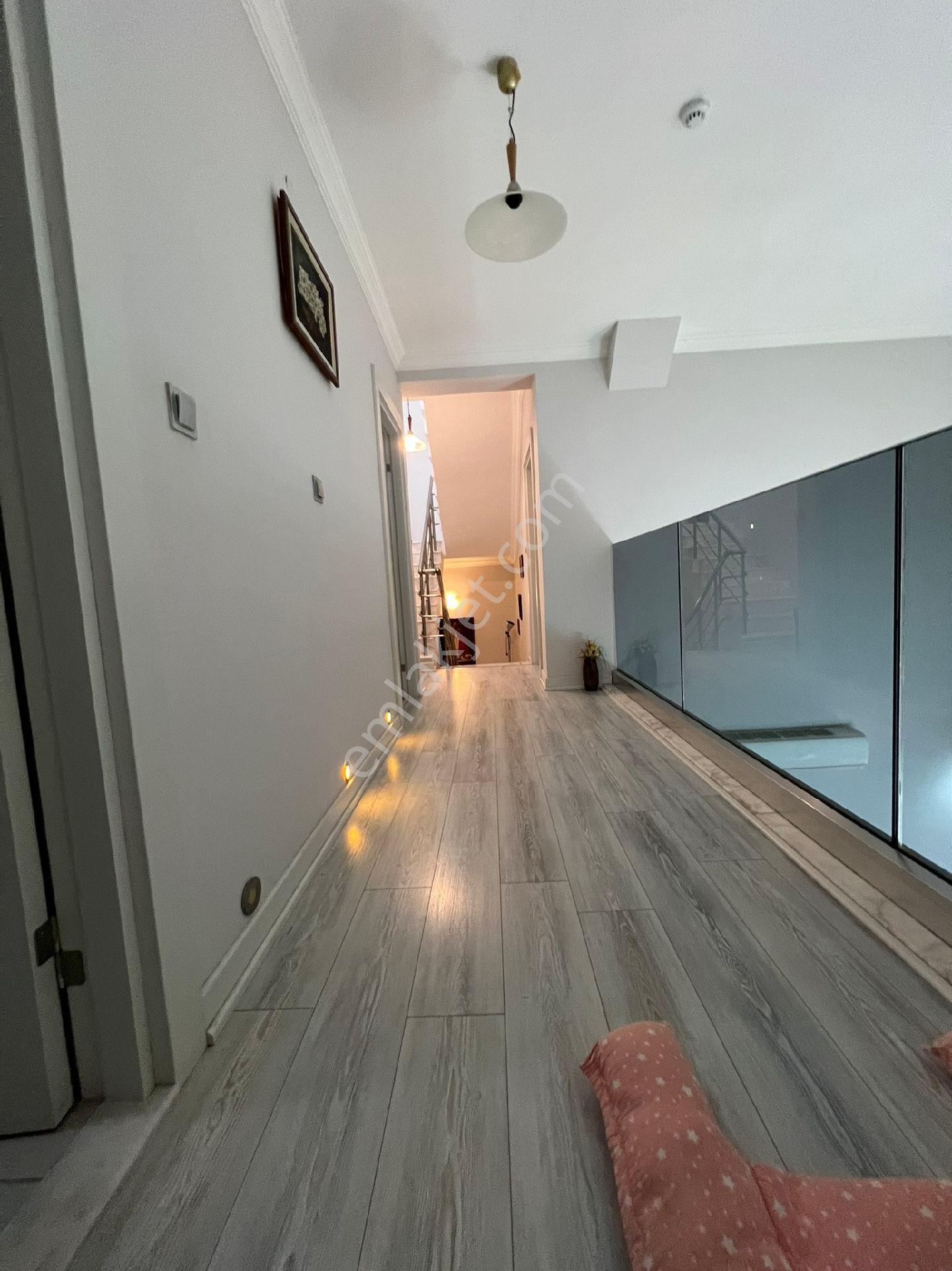 Kuşadası'nda Özel Havuzlu Müstakil 4+1 Villa - Görsel 25