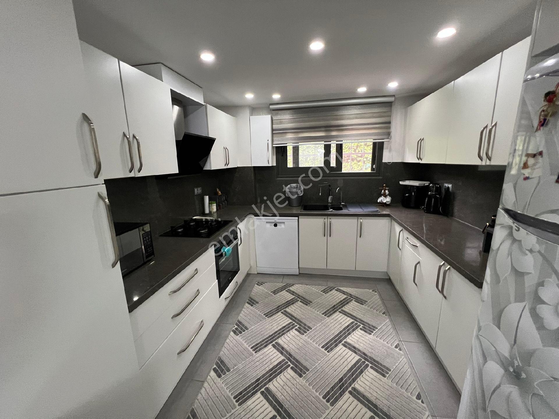 Kuşadası'nda Özel Havuzlu Müstakil 4+1 Villa - Görsel 12