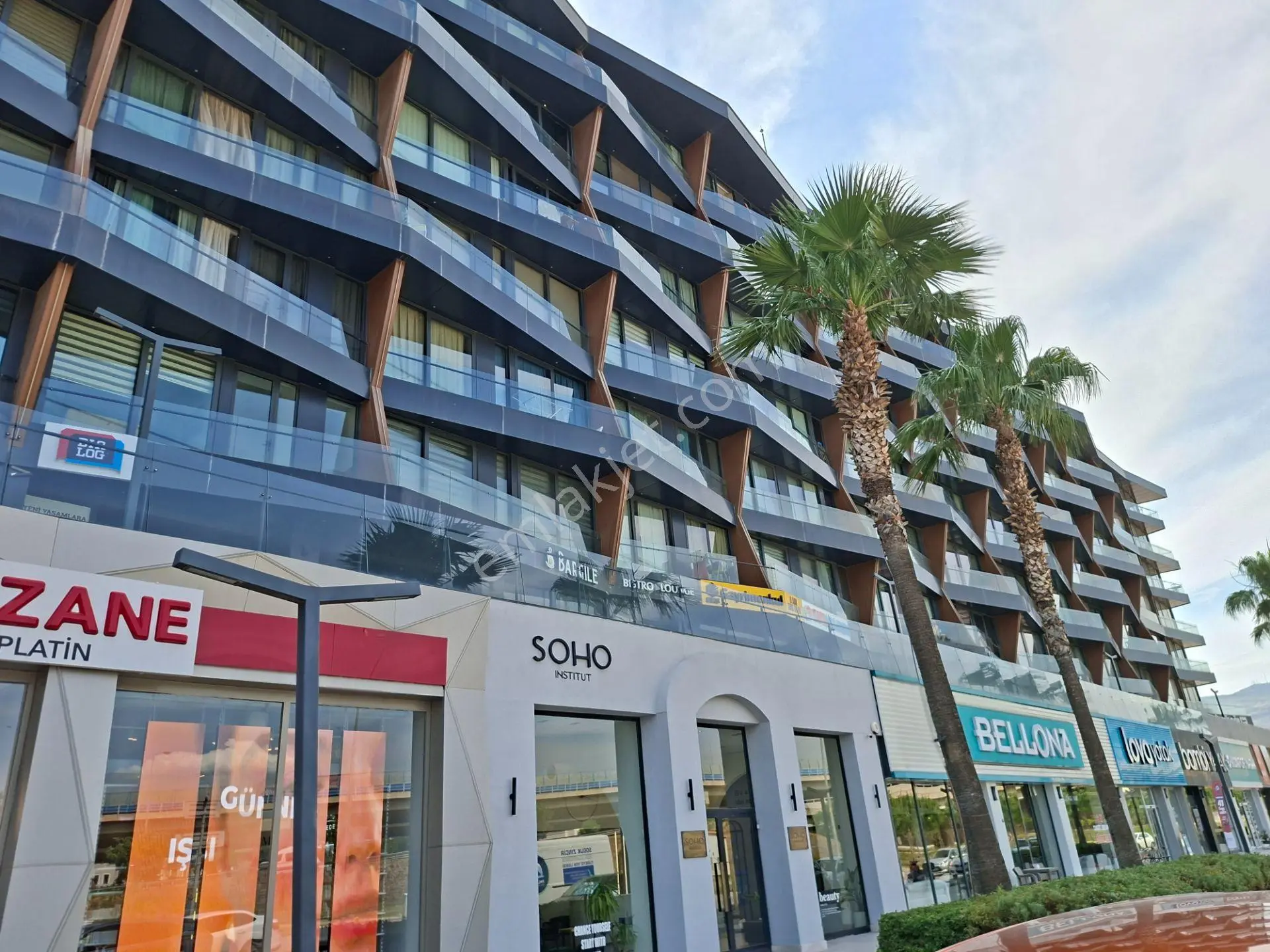 Bornova Avcılar Effect'te Kiralık Ultra Lüx Full Eşyalı 7/24 Güvenlik K/a Otopark Havuz