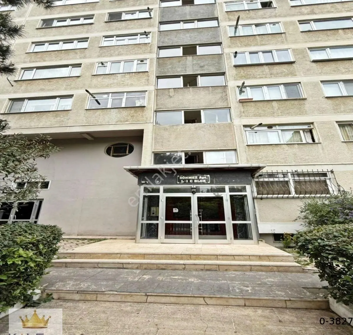 Metrobüsün Dibinde Aile Apartmanında Satılık Efsane 3+1 Arakat Fırsat Daire