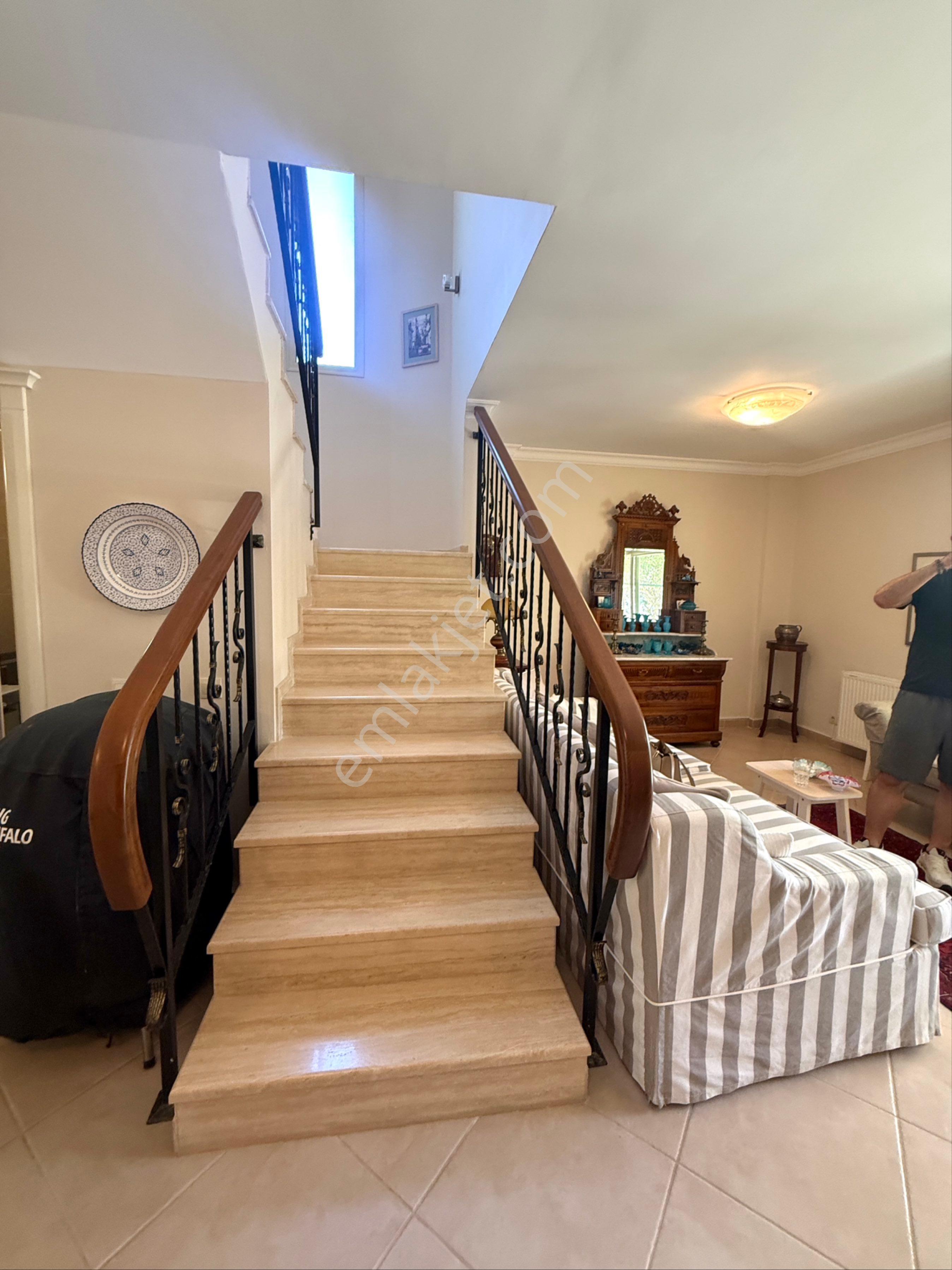 Alaçatı Hacımemiş’de Havuzlu Sitede Geniş Bahçeli 4+1 Dubleks Müstakil Villa - Görsel 33