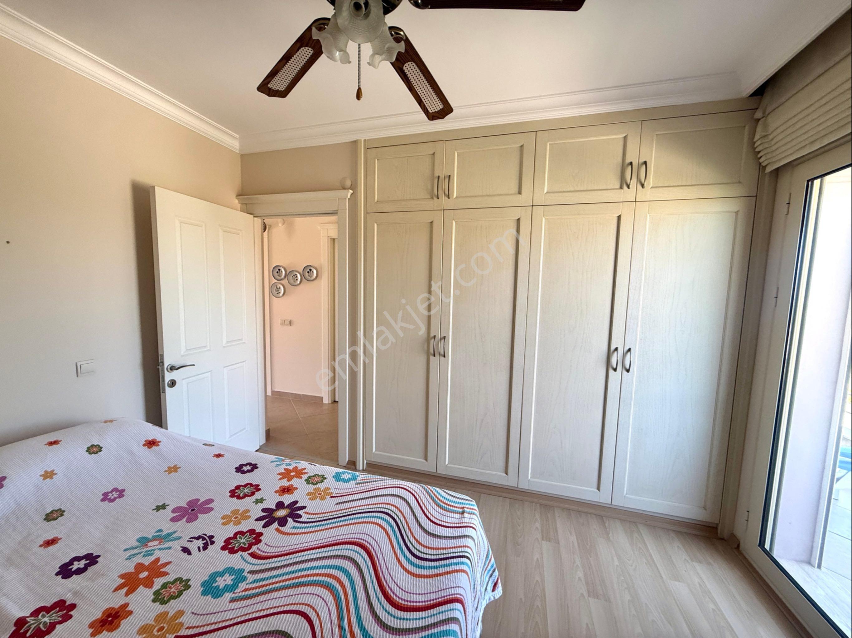 Alaçatı Hacımemiş’de Havuzlu Sitede Geniş Bahçeli 4+1 Dubleks Müstakil Villa - Görsel 27