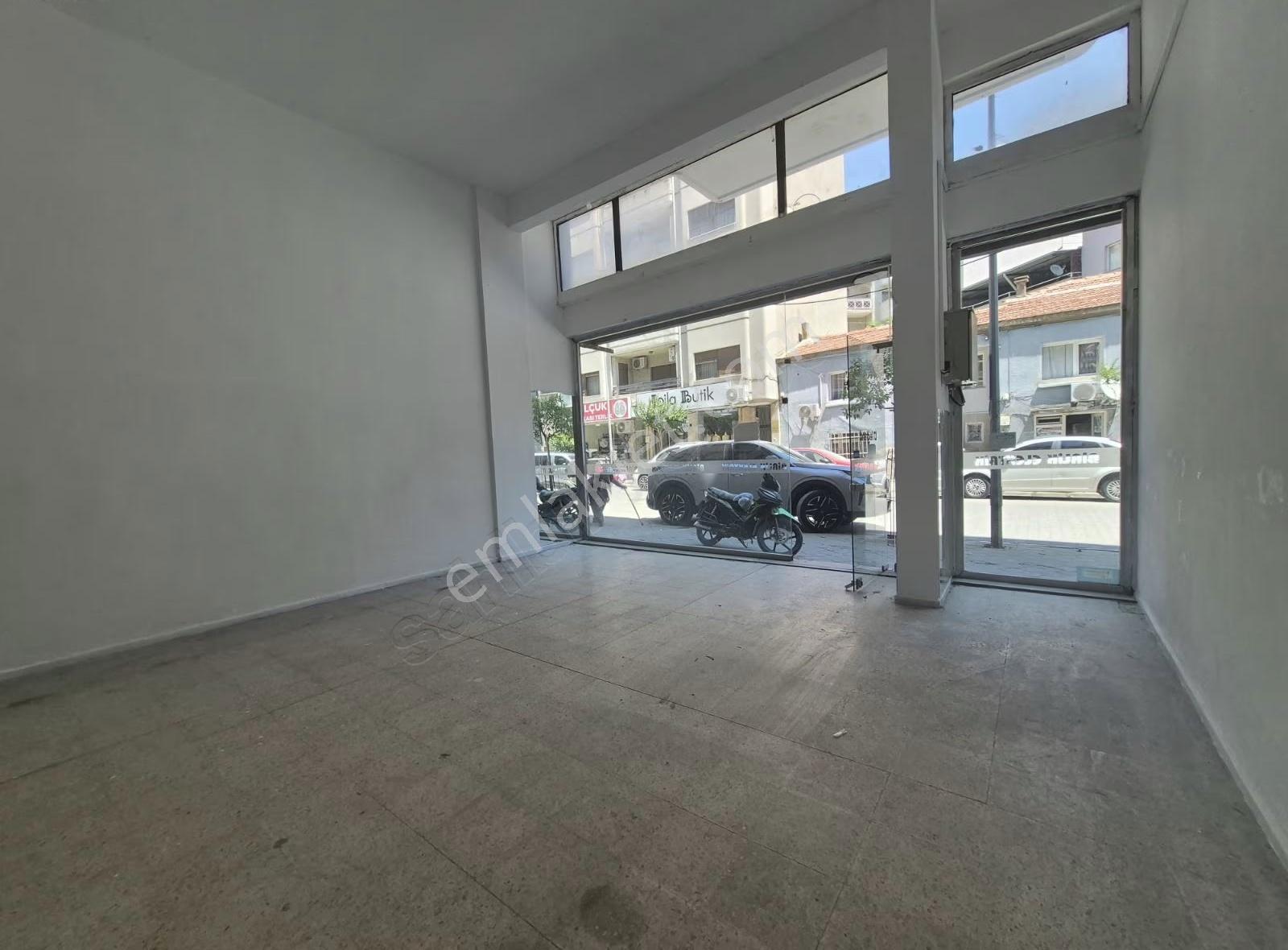 Atatürk Caddesinde Kiralık 400 M2 Batar Katlı Dükkan