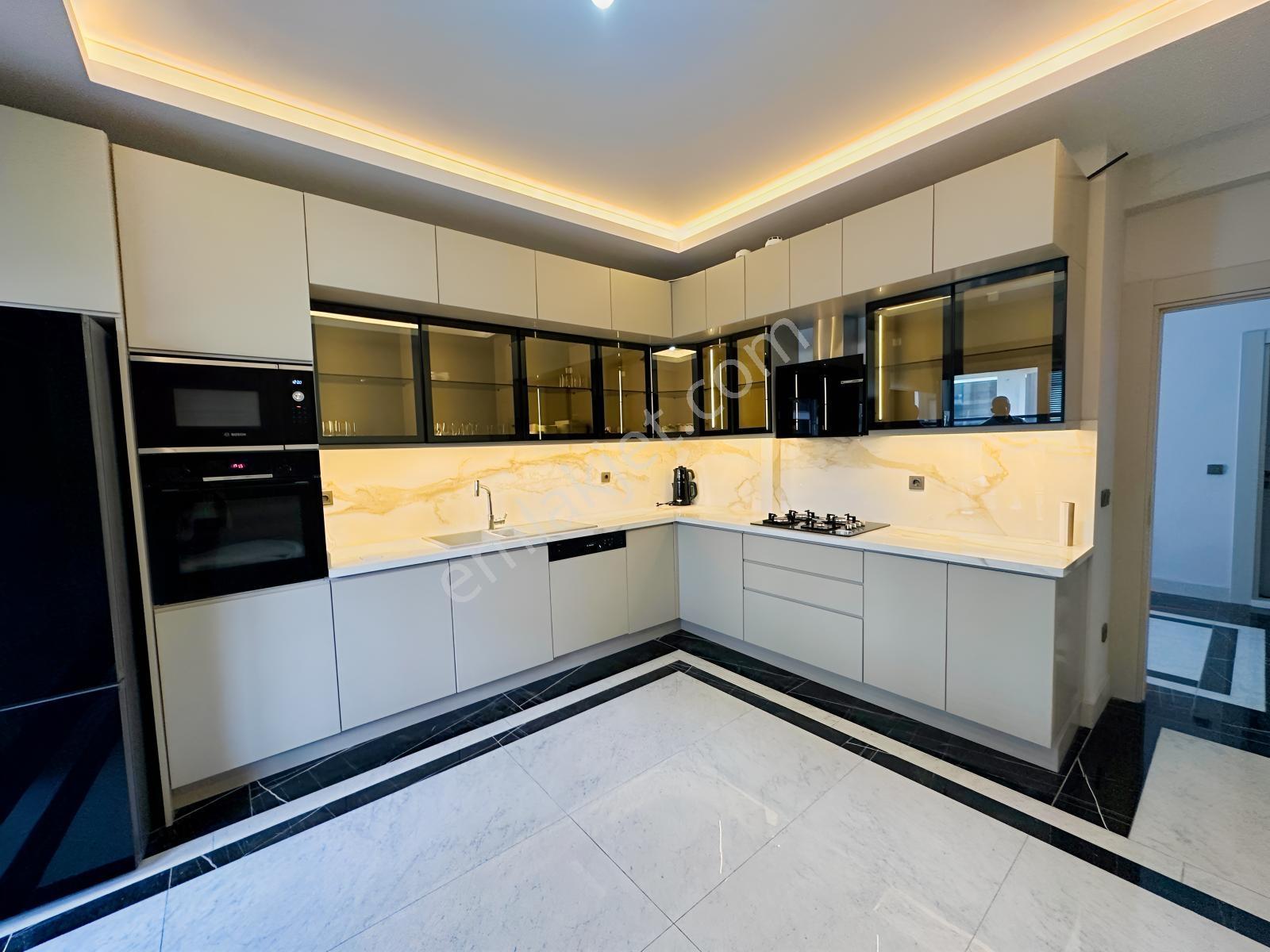 Remax Ayfer Sever'den 323 M2 Satılık Havuzlu Villa - Görsel 21