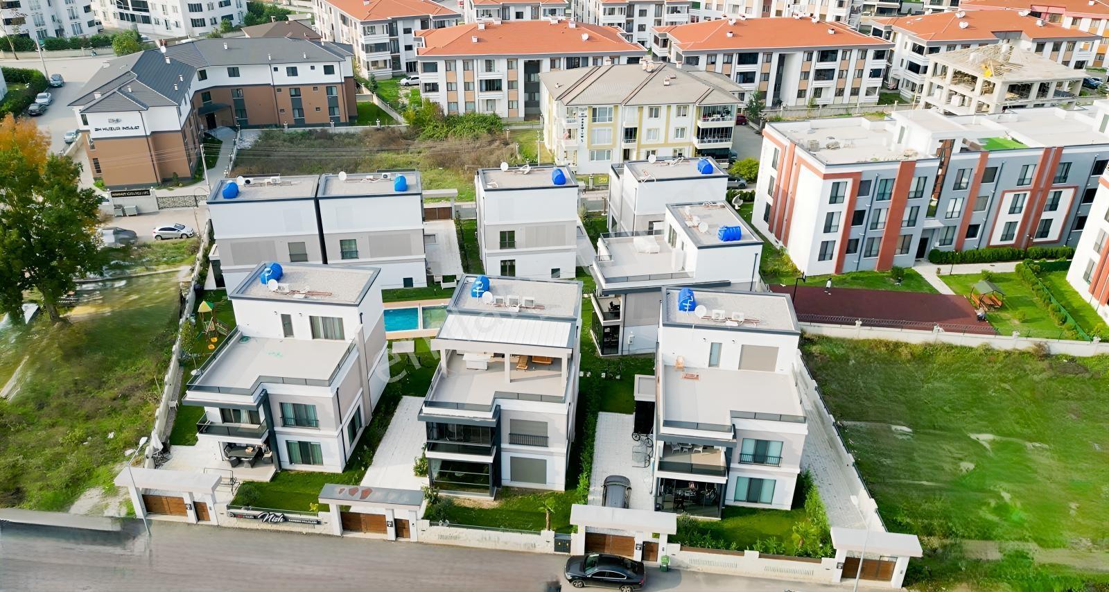 Remax Ayfer Sever'den 323 M2 Satılık Havuzlu Villa - Görsel 19
