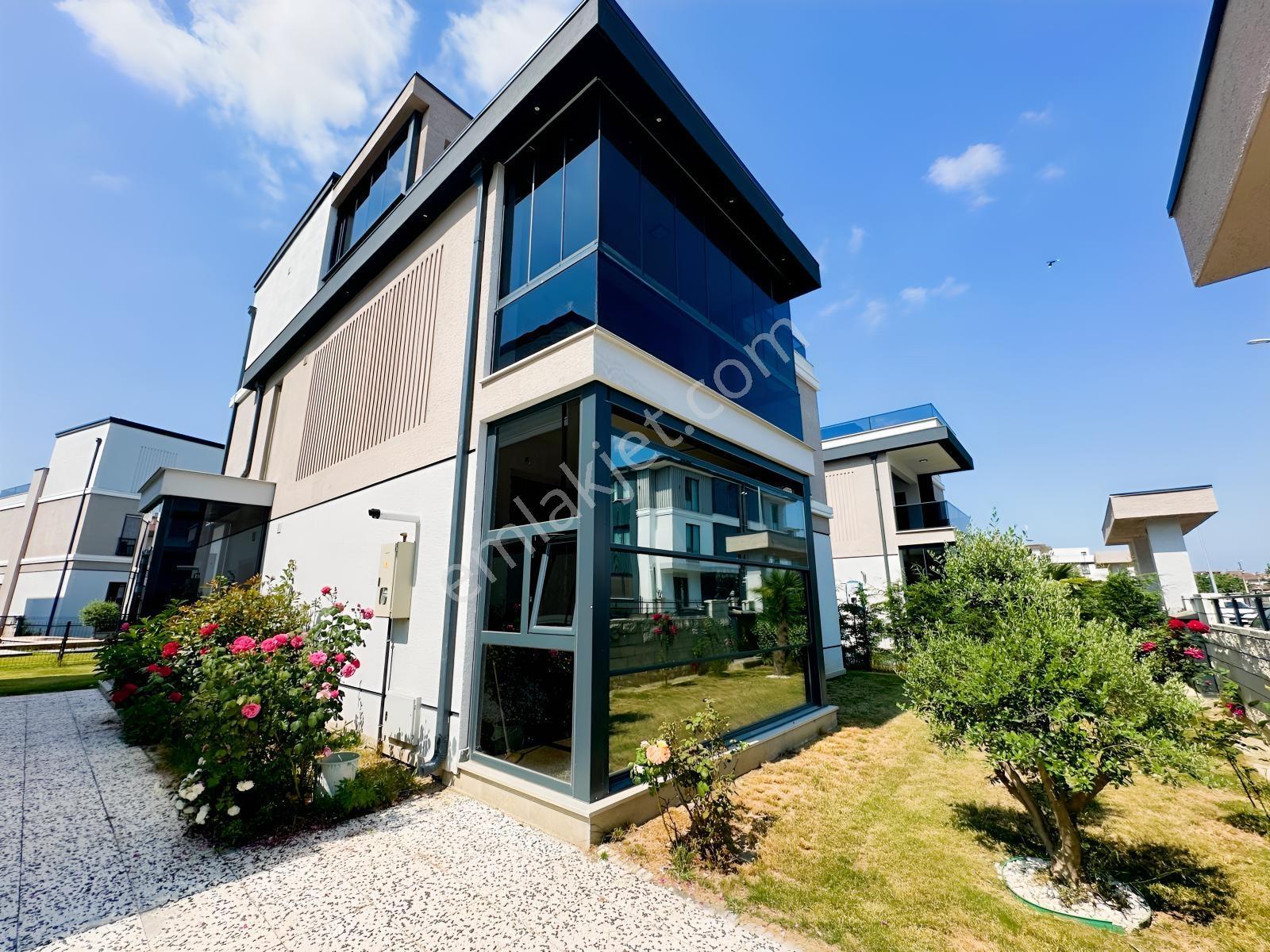 Remax Ayfer Sever'den 323 M2 Satılık Havuzlu Villa - Görsel 20