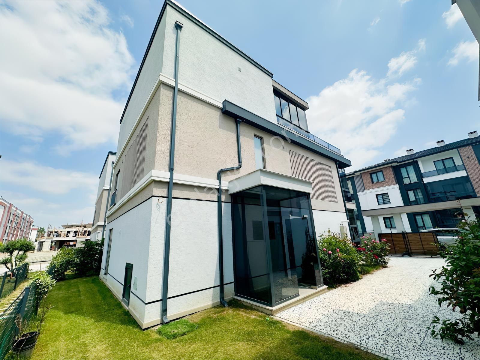 Remax Ayfer Sever'den 323 M2 Satılık Havuzlu Villa - Görsel 23