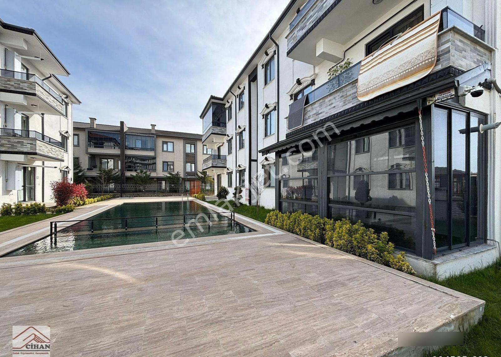 Havuza Cephe 2+1 Sıfır Eşyalı Kiralık Daire
