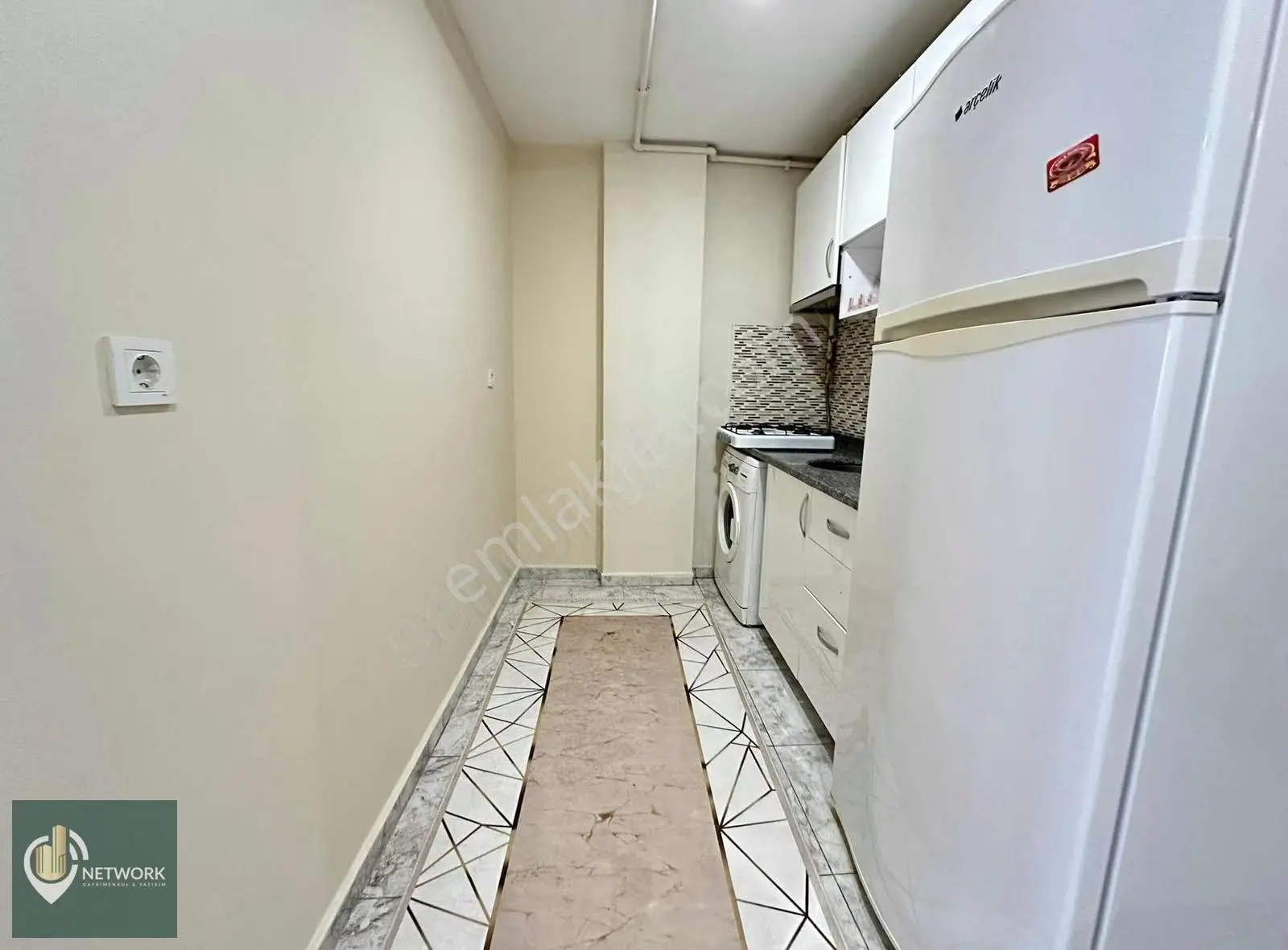 Eşyalı+cadde Üzeri-mecidiyeköy Meydan 10dk Arakat-düz Ayak 1+1