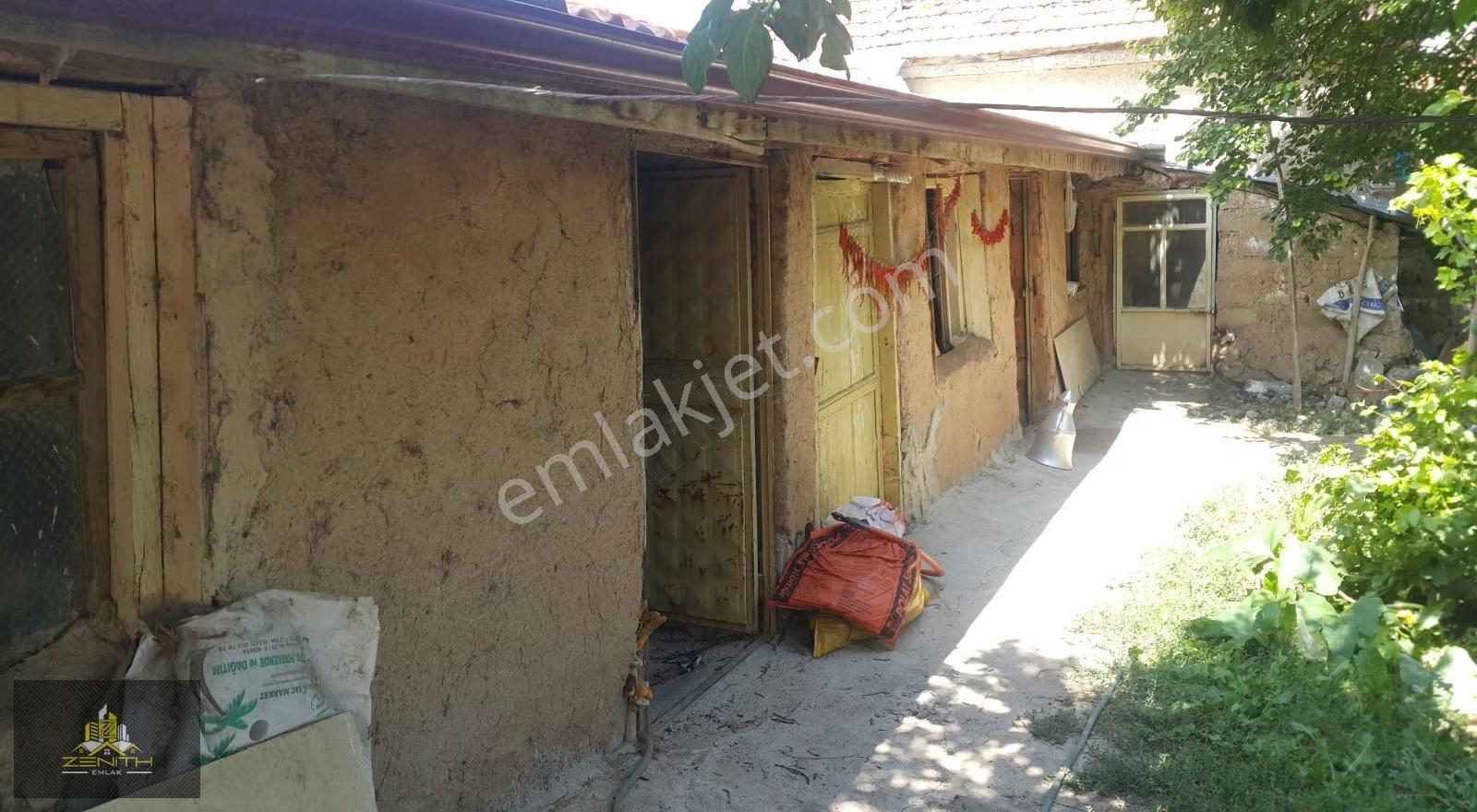 Kadınhanı Karakaya Mah.de 477 M2 Arsa İçinde Satılık Müstakil Ev